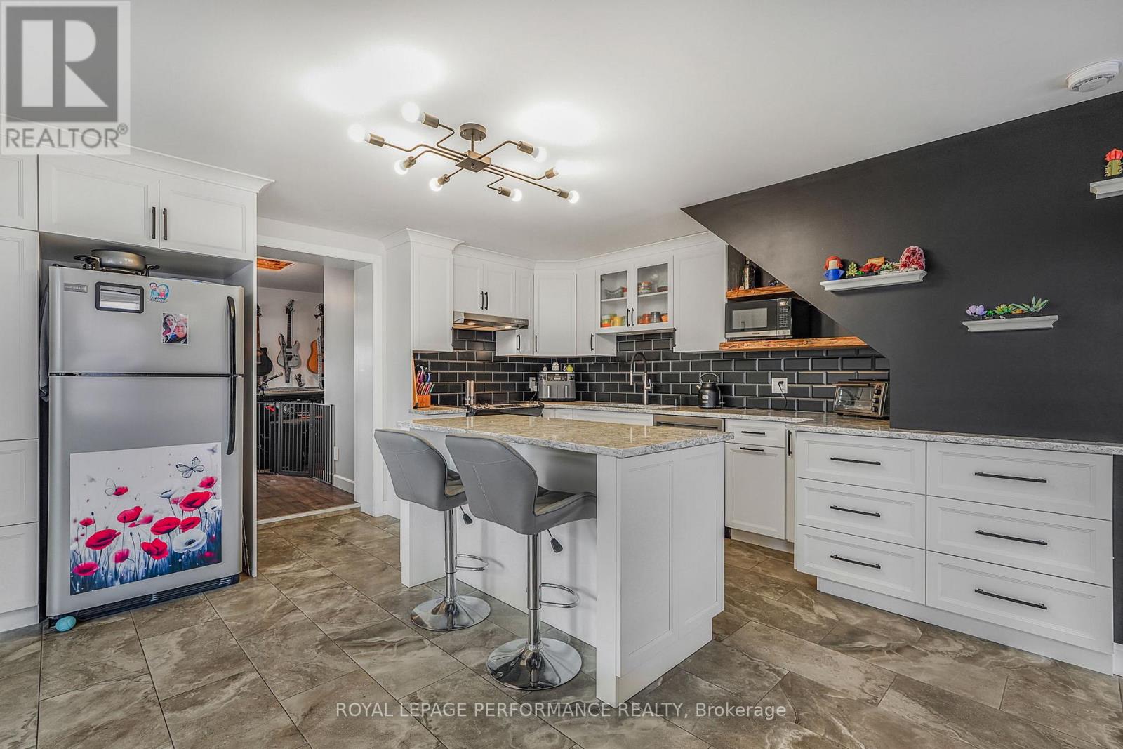 314 LAURIER STREET - 4