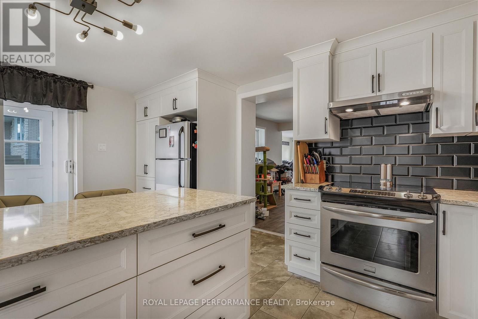 314 LAURIER STREET - 5