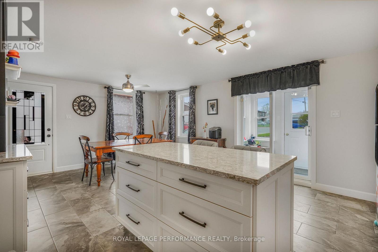 314 LAURIER STREET - 6