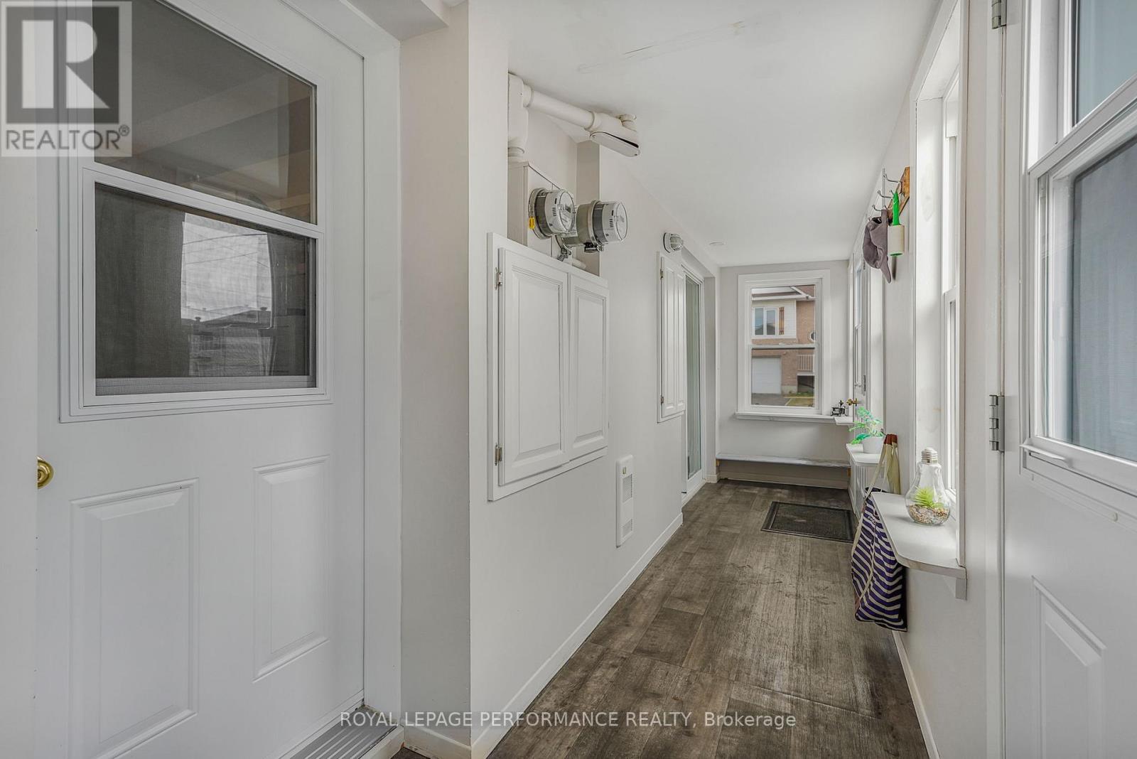 314 LAURIER STREET - 9