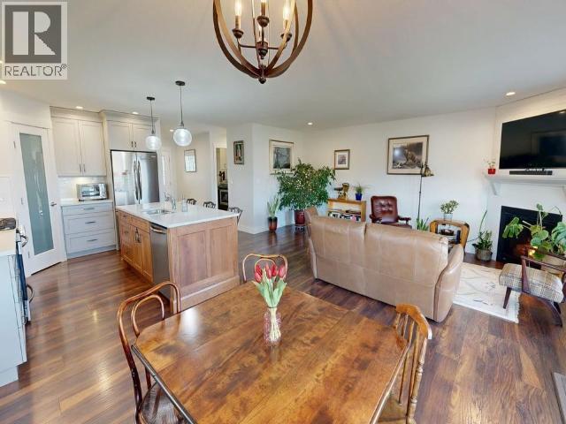 7367 GLACIER STREET, Powell River