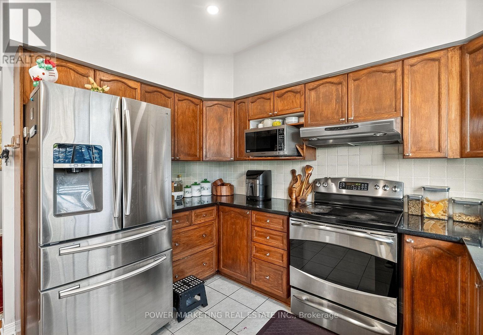 22 NEW DEIGHTON CRESCENT W - 16