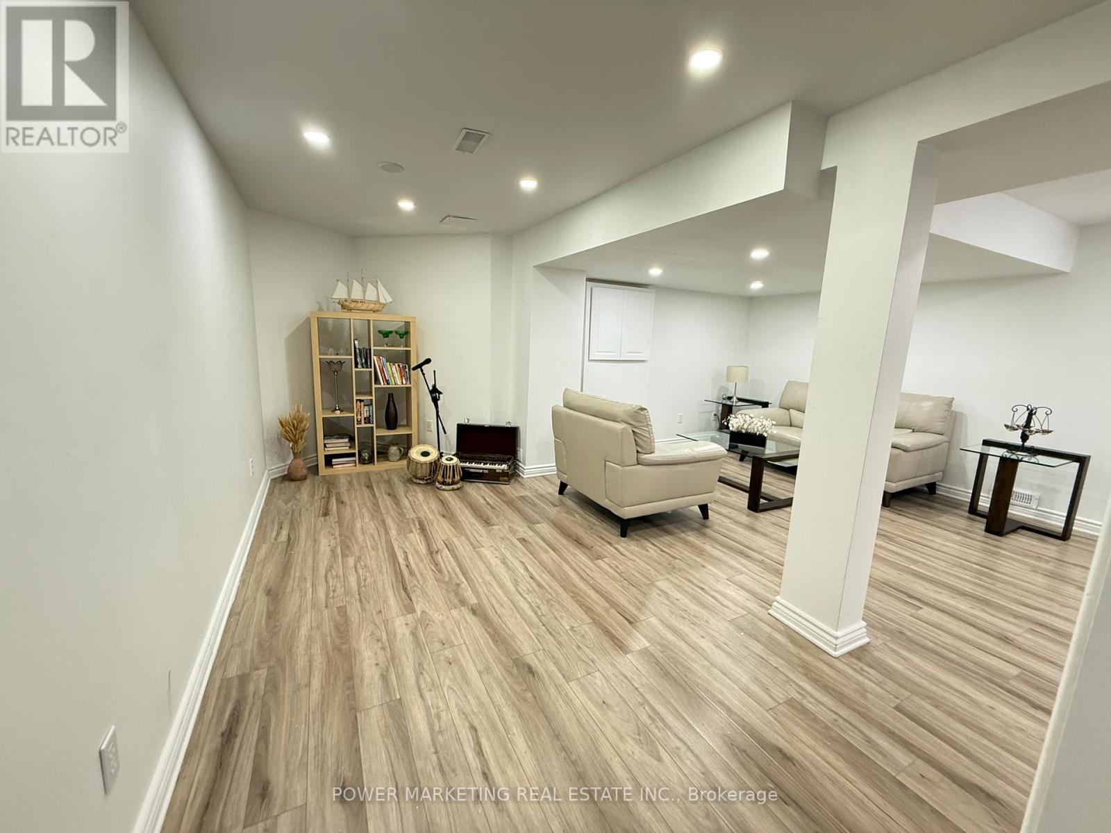 22 NEW DEIGHTON CRESCENT W - 36