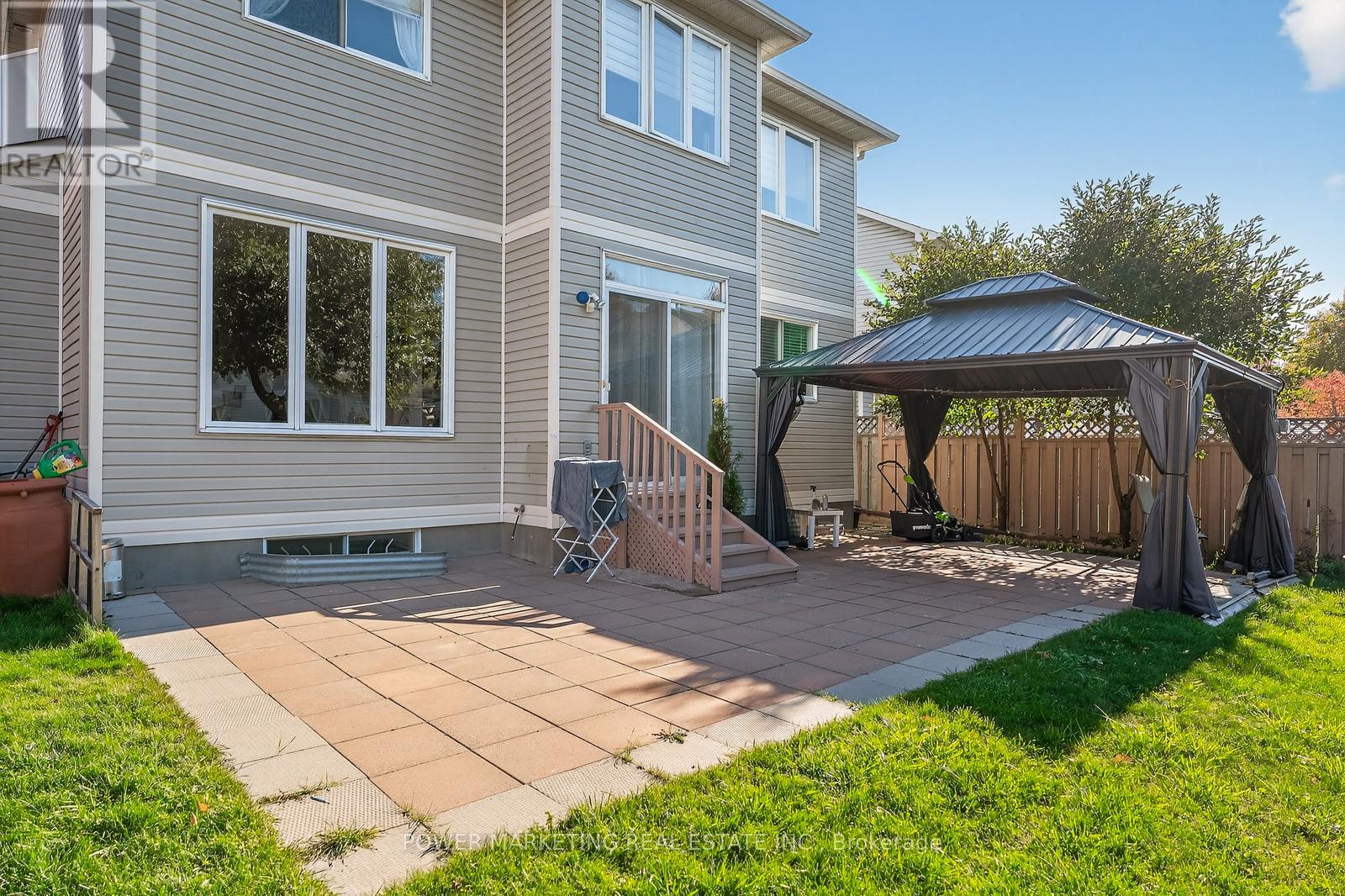 22 NEW DEIGHTON CRESCENT W - 40