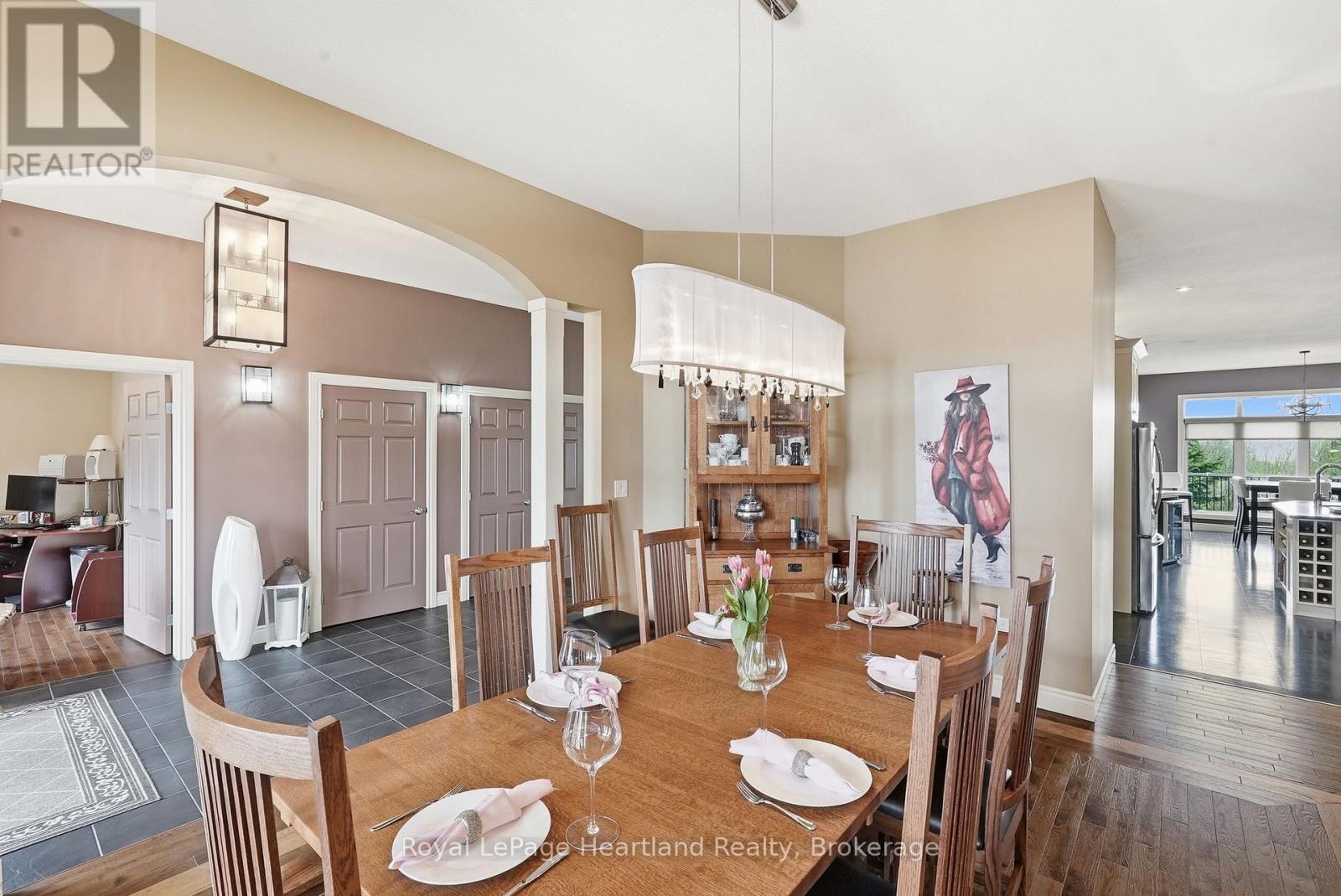 225 JOHN STREET S - 11