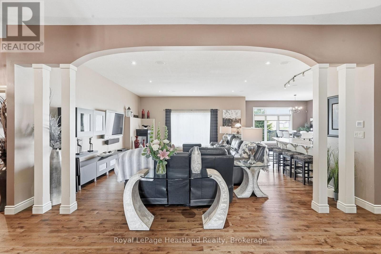 225 JOHN STREET S - 13