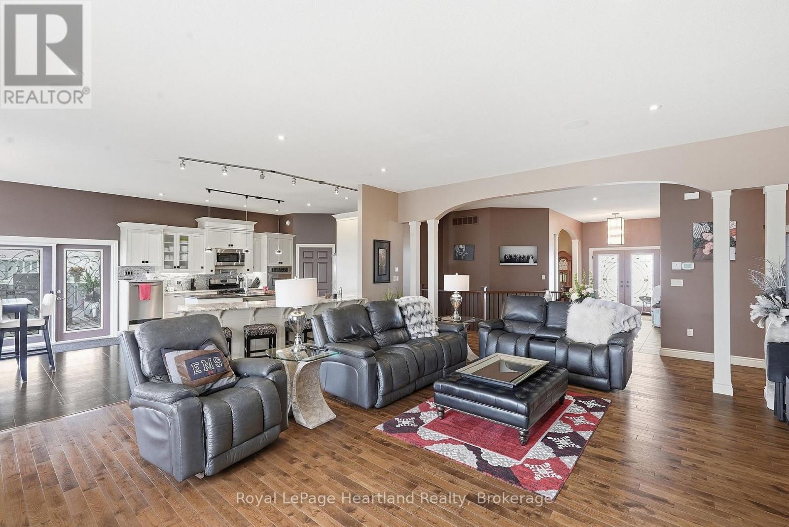 225 JOHN STREET S - 15
