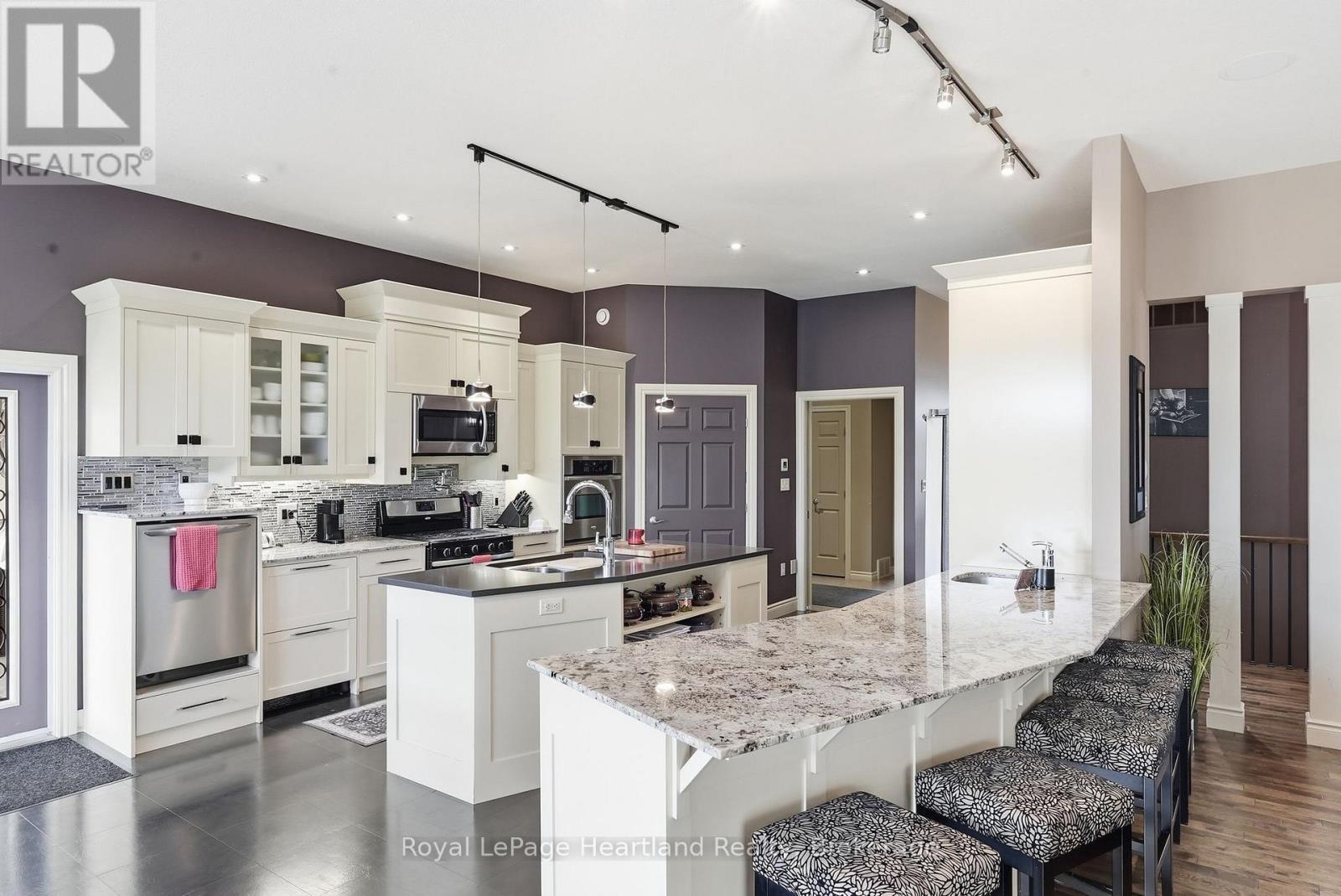 225 JOHN STREET S - 19