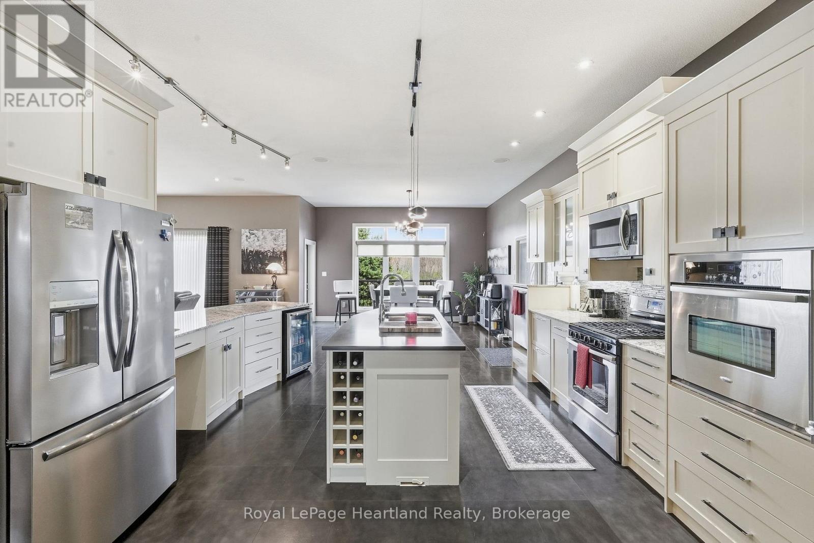 225 JOHN STREET S - 21