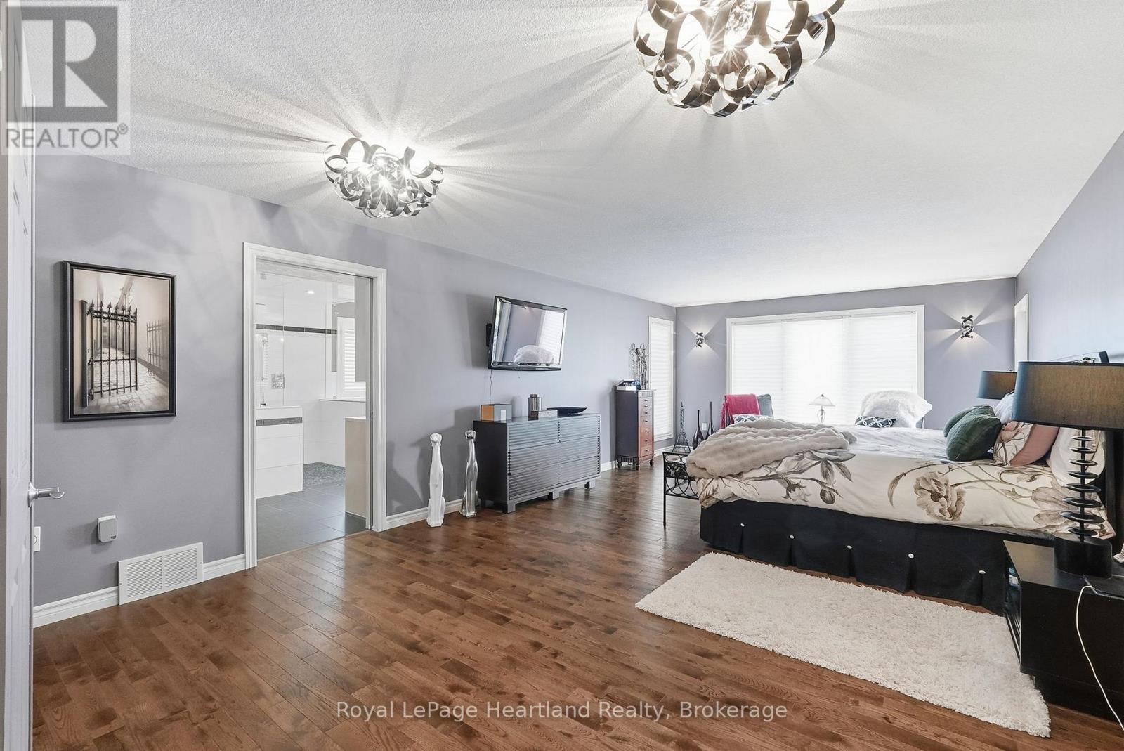 225 JOHN STREET S - 24