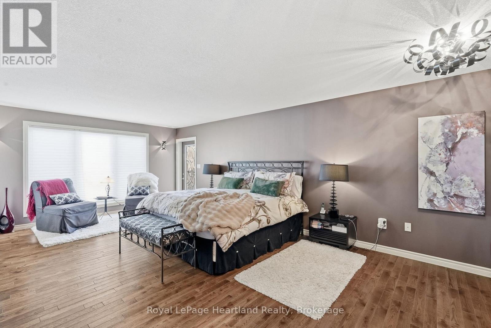 225 JOHN STREET S - 25