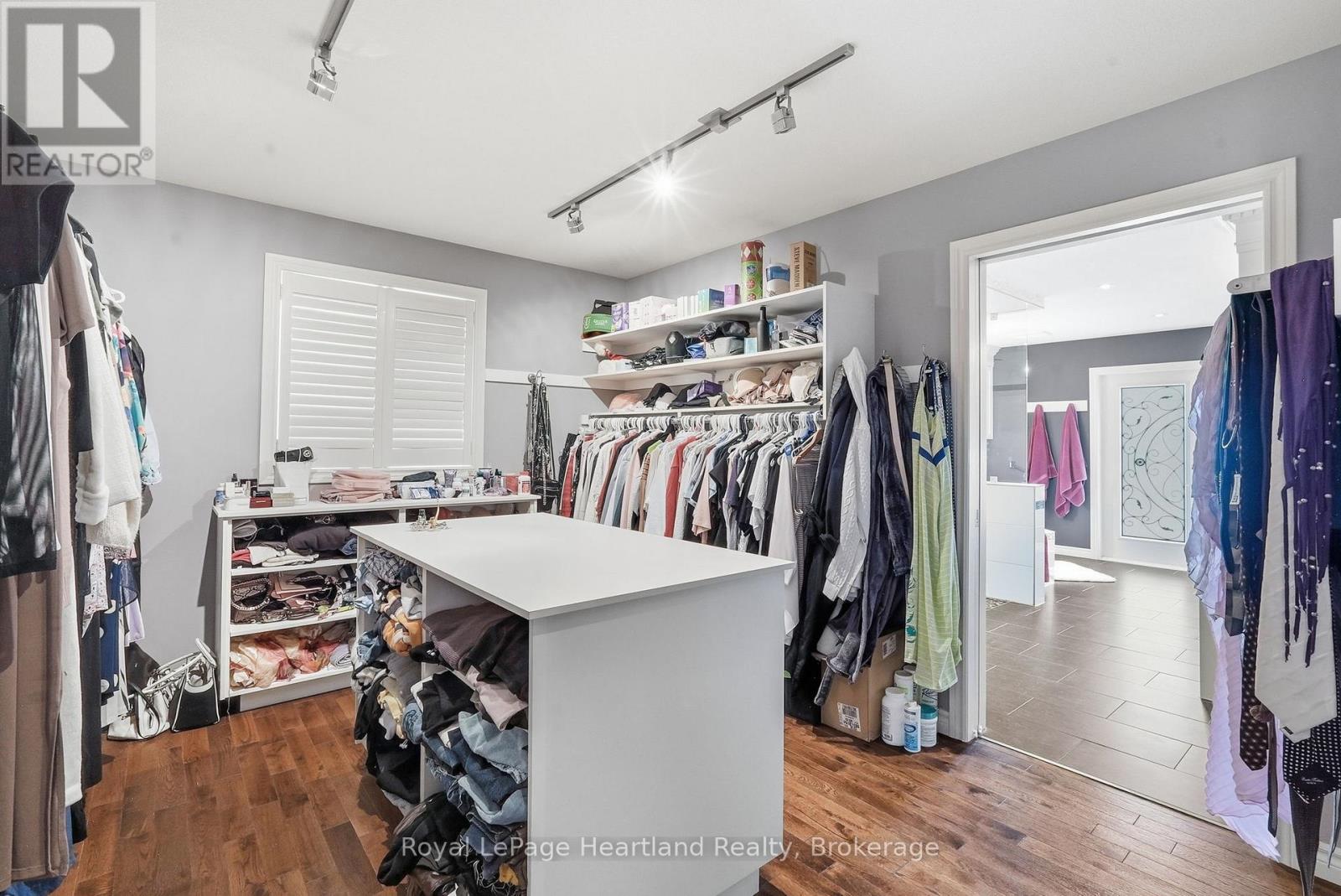 225 JOHN STREET S - 26