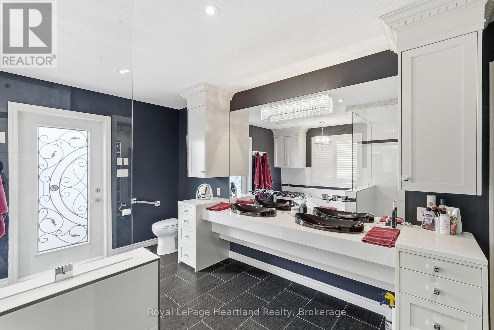 225 JOHN STREET S - 27