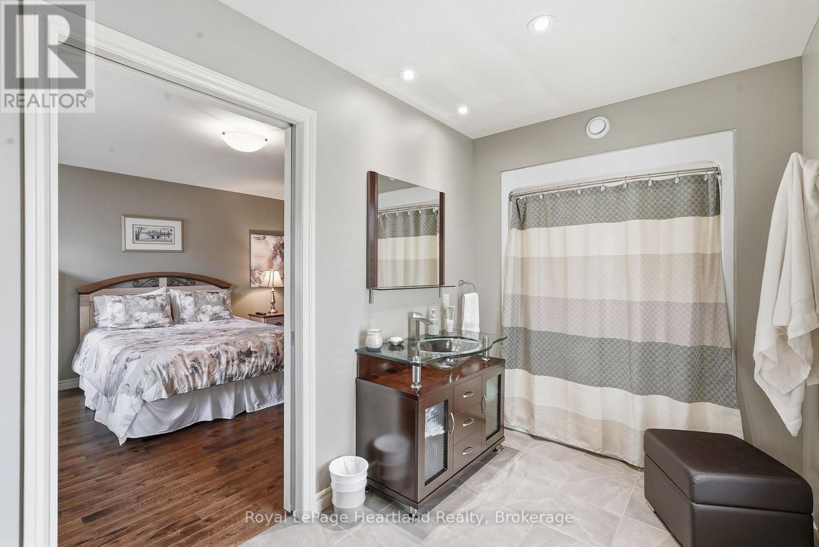 225 JOHN STREET S - 31