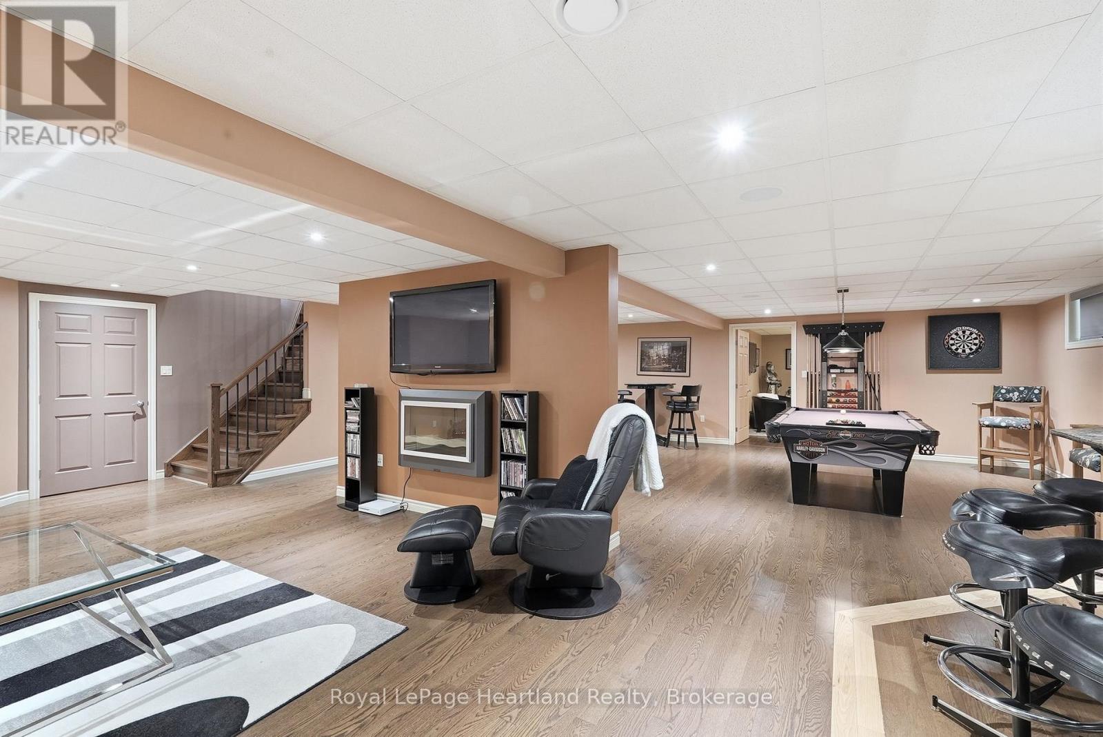 225 JOHN STREET S - 35