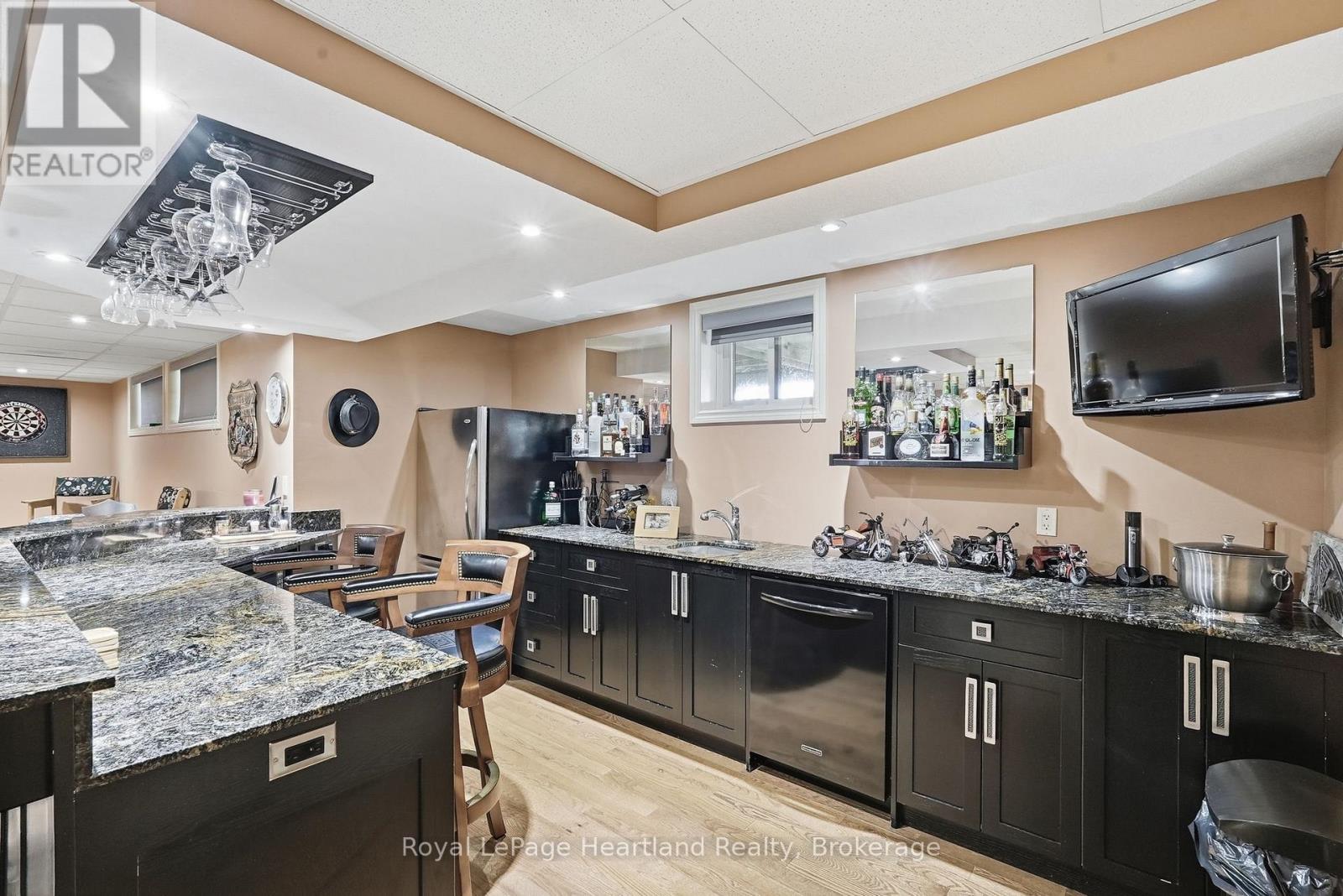 225 JOHN STREET S - 36