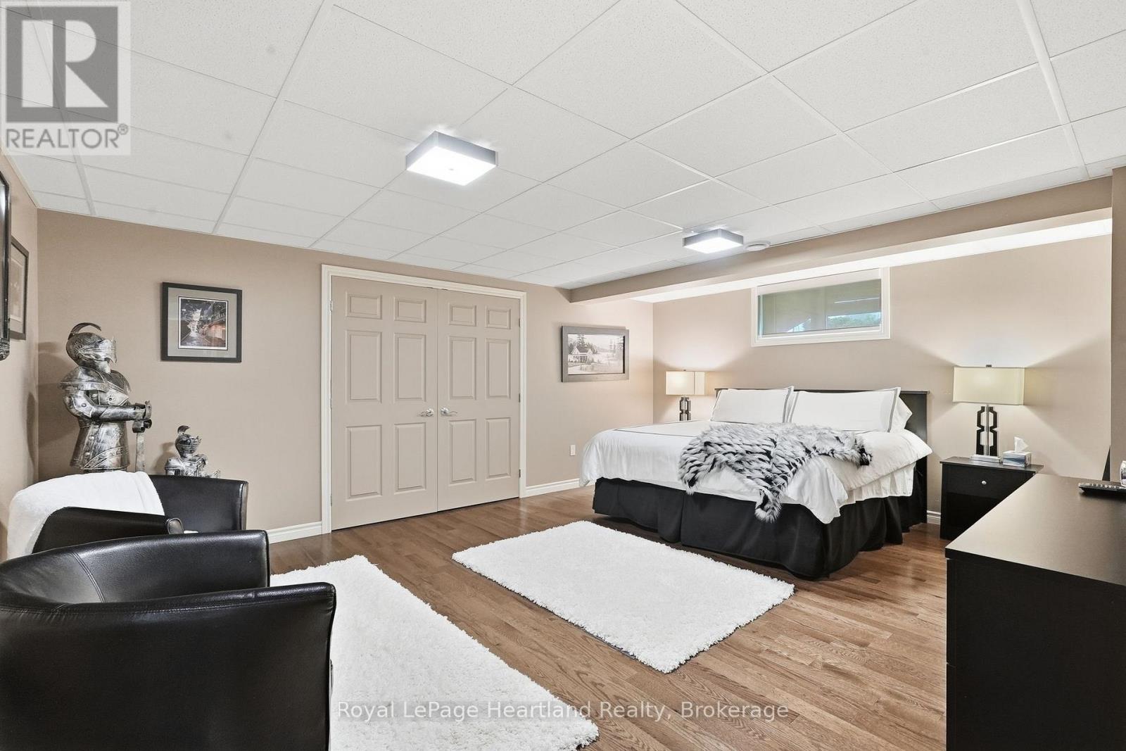 225 JOHN STREET S - 39