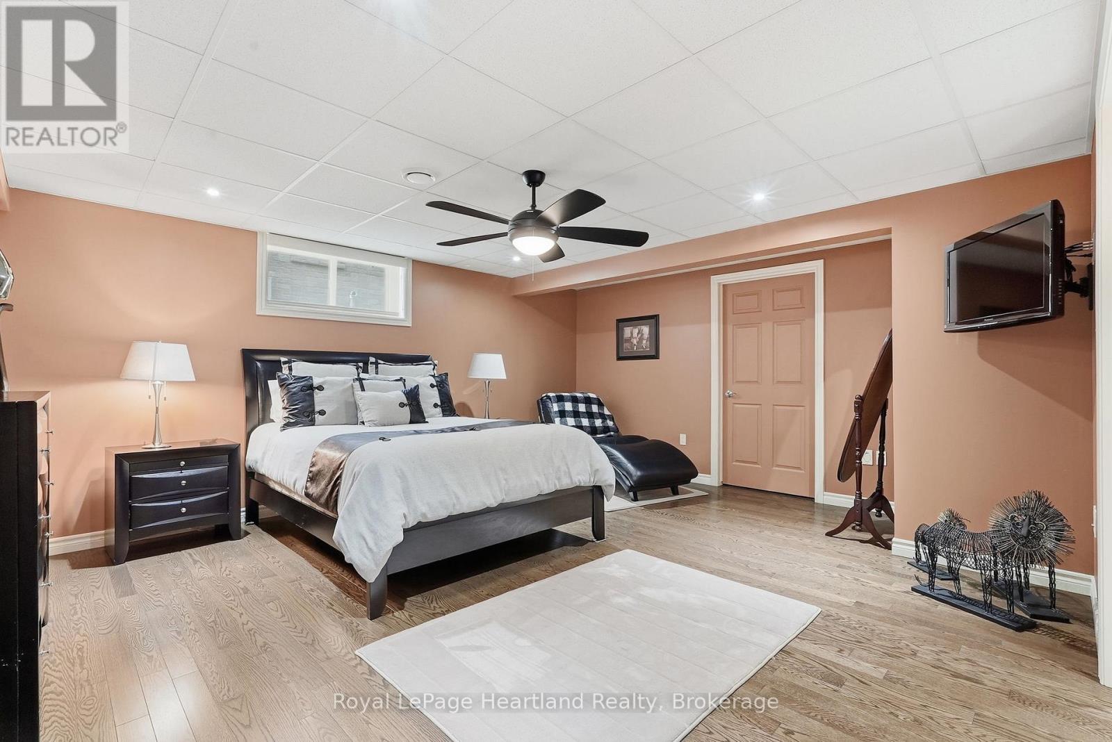 225 JOHN STREET S - 40