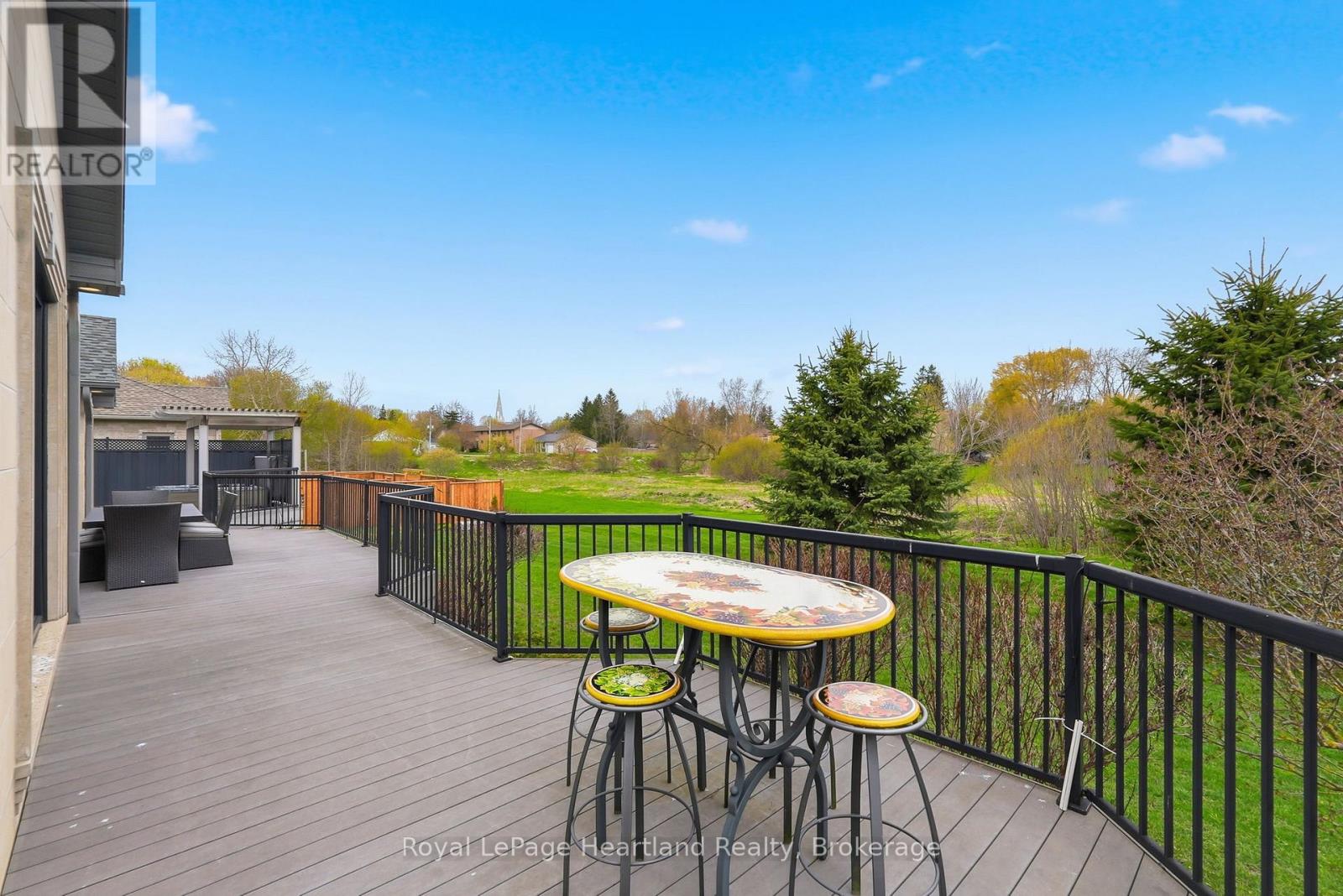 225 JOHN STREET S - 44