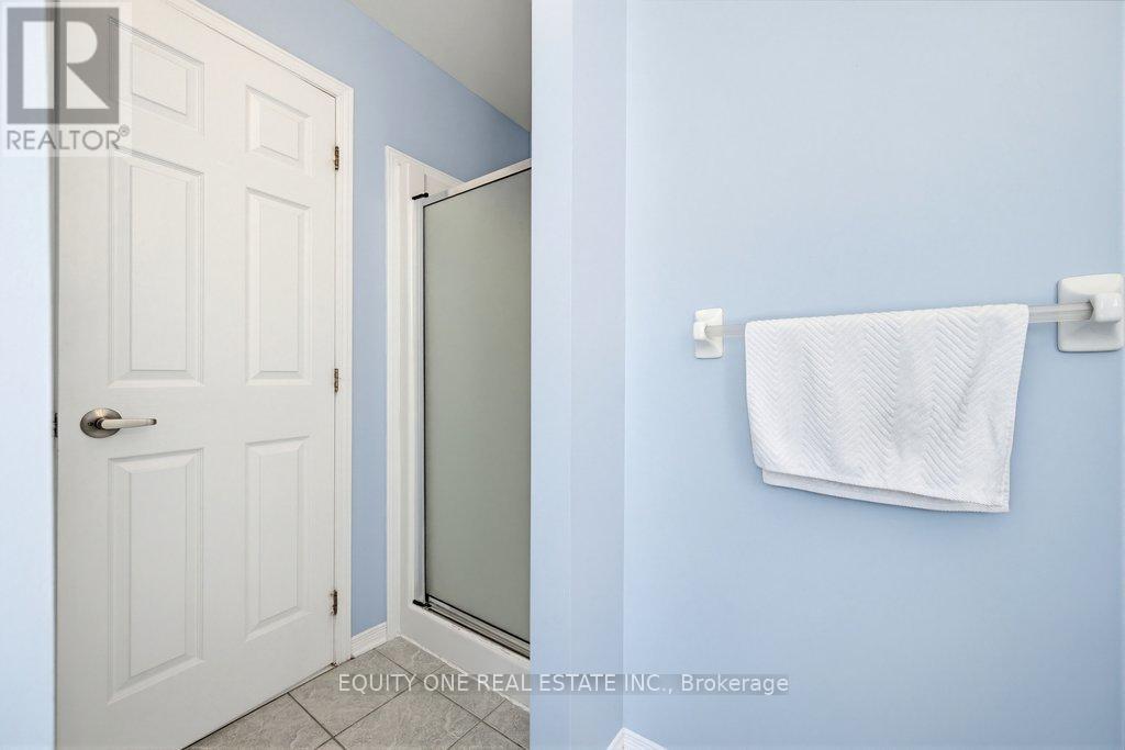 16 GRENGOLD WAY - 33