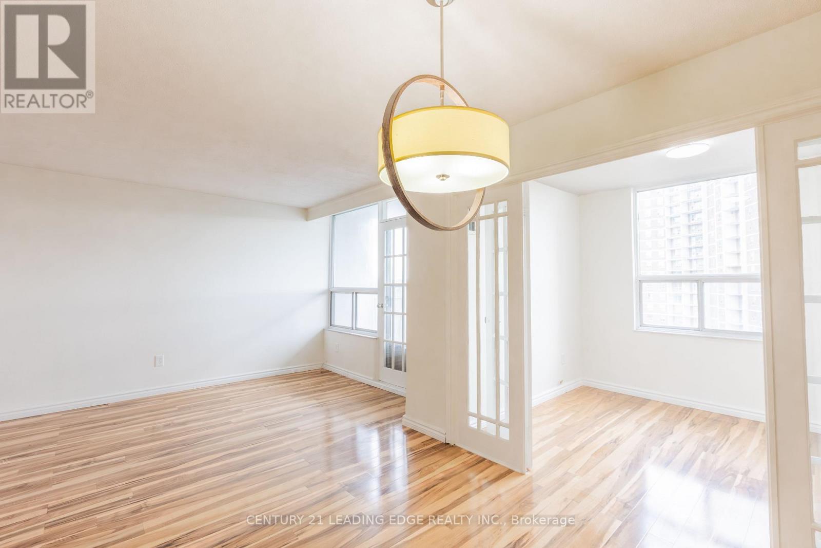 #815 10 EDGECLIFFE GOLFWAY - 10