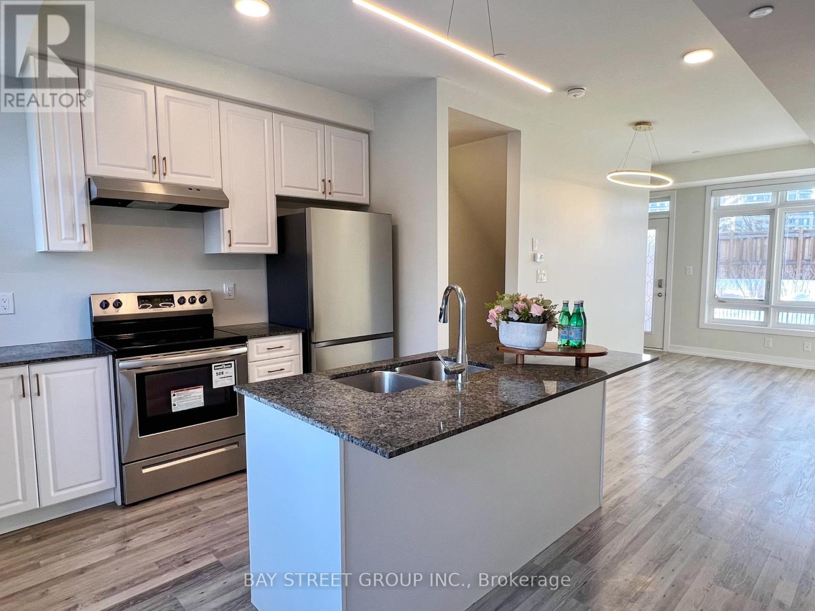 #13 370 RED MAPLE ROAD - 10