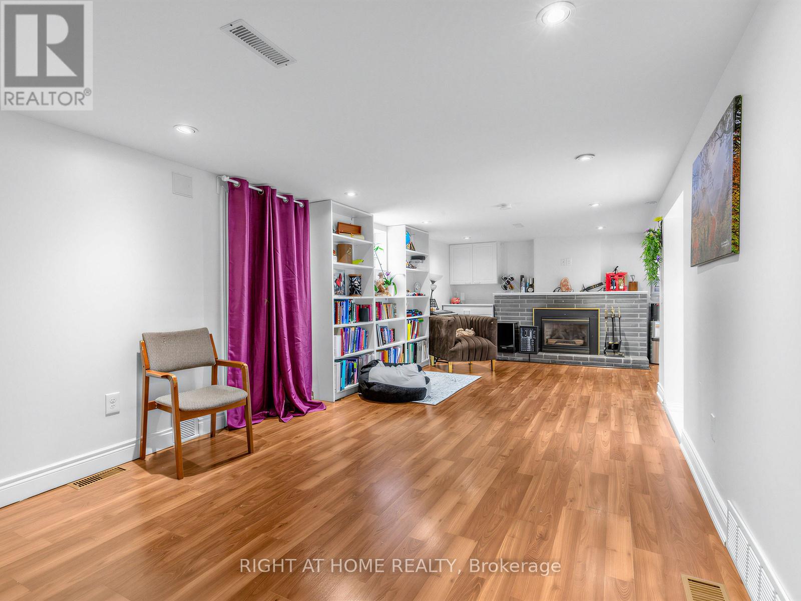 85 FLAMBOROUGH DRIVE - 23