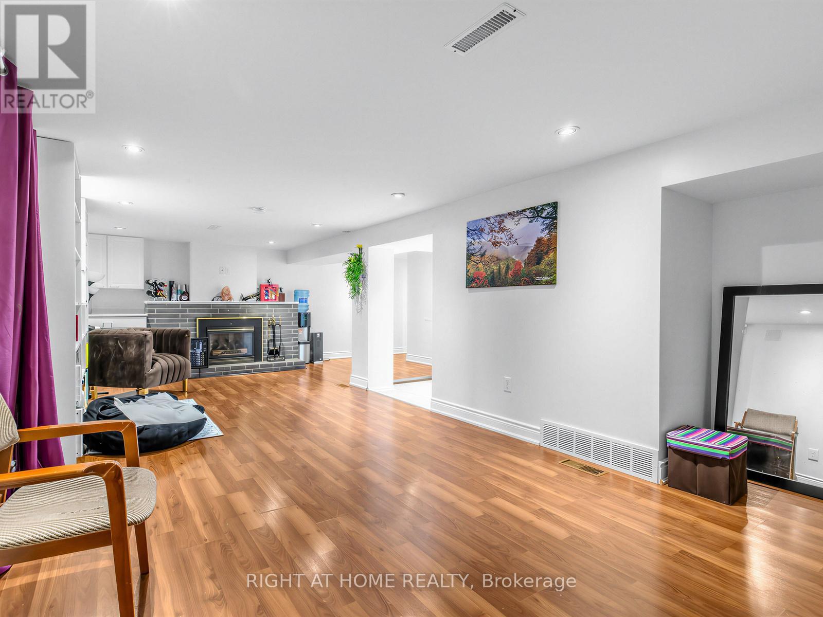 85 FLAMBOROUGH DRIVE - 24