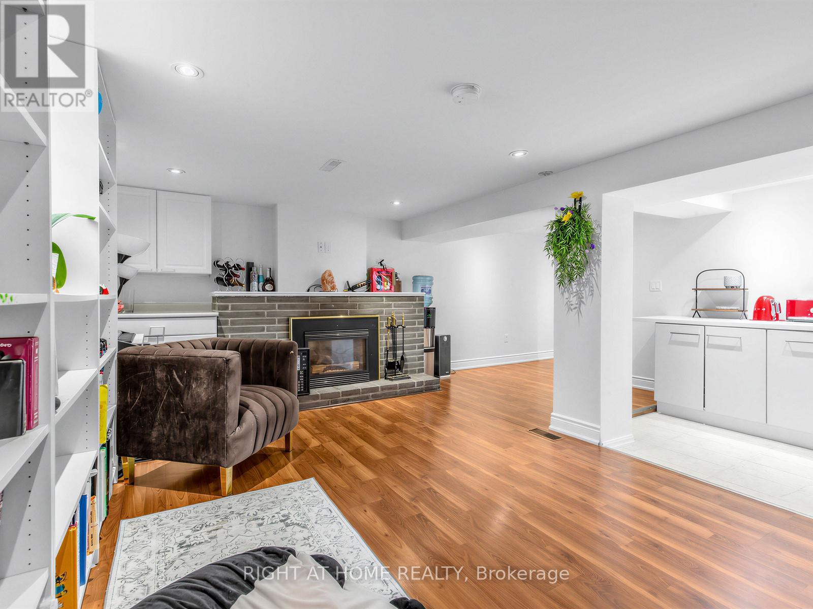 85 FLAMBOROUGH DRIVE - 25