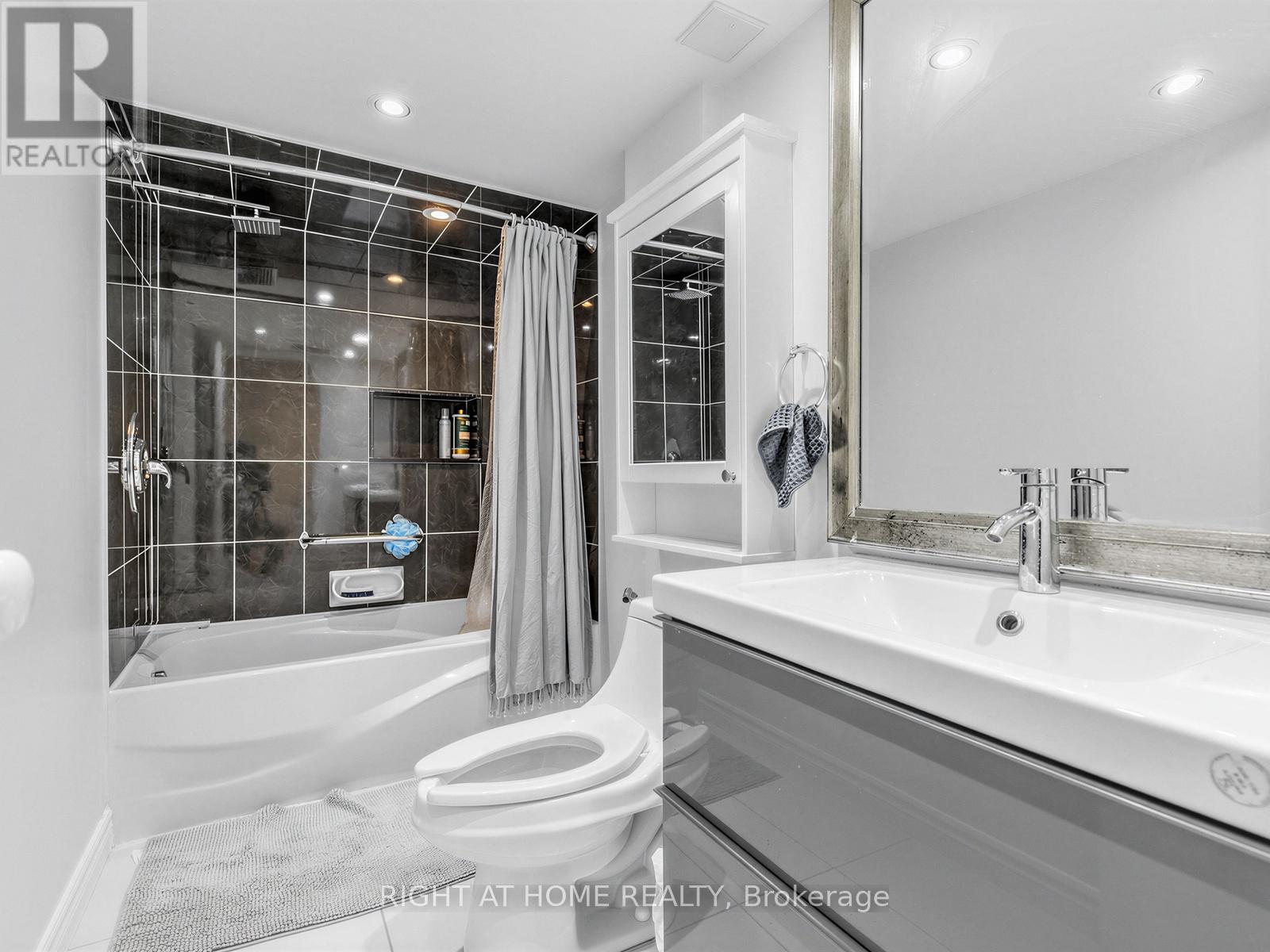 85 FLAMBOROUGH DRIVE - 26