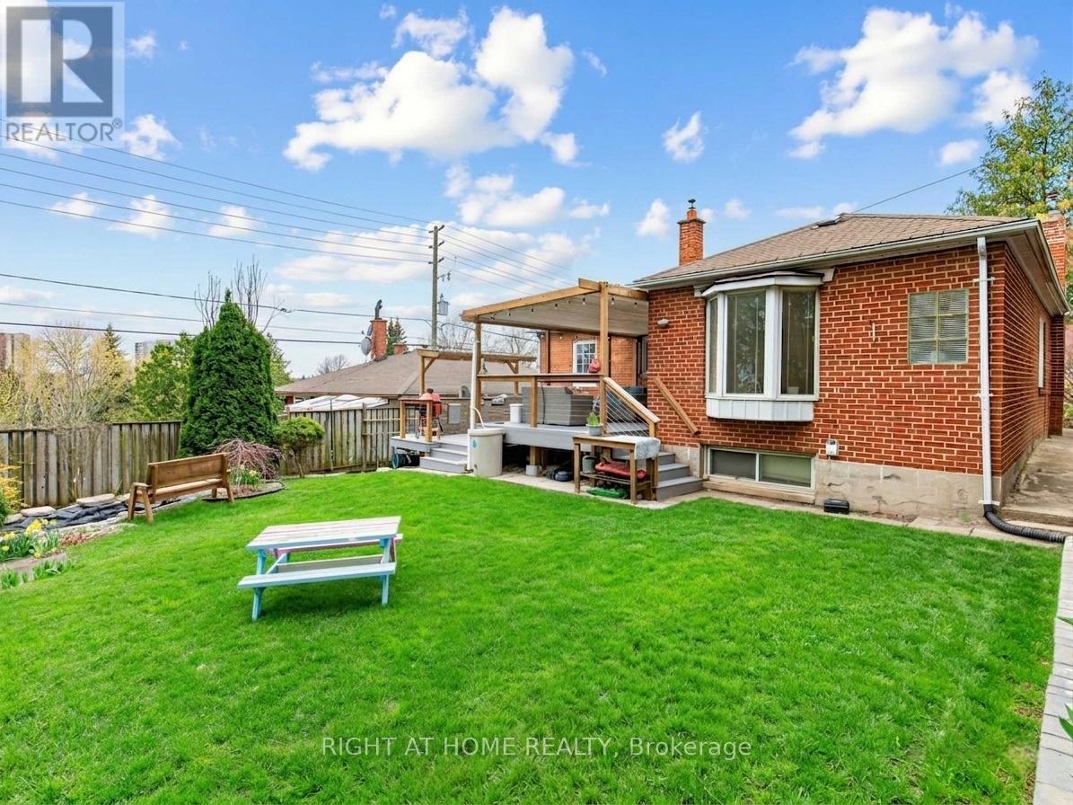 85 FLAMBOROUGH DRIVE - 33