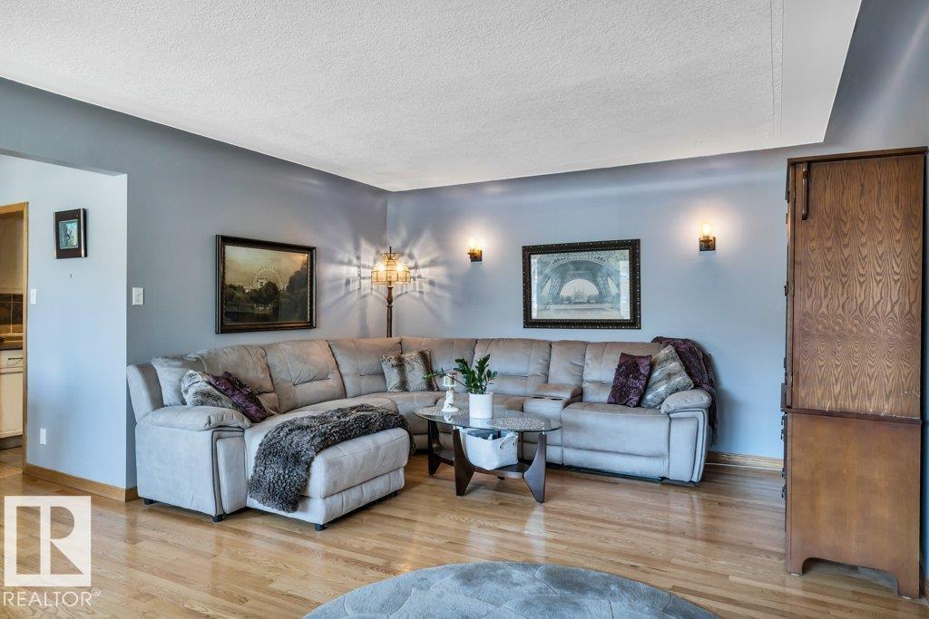 10616 136 ST NW - 9