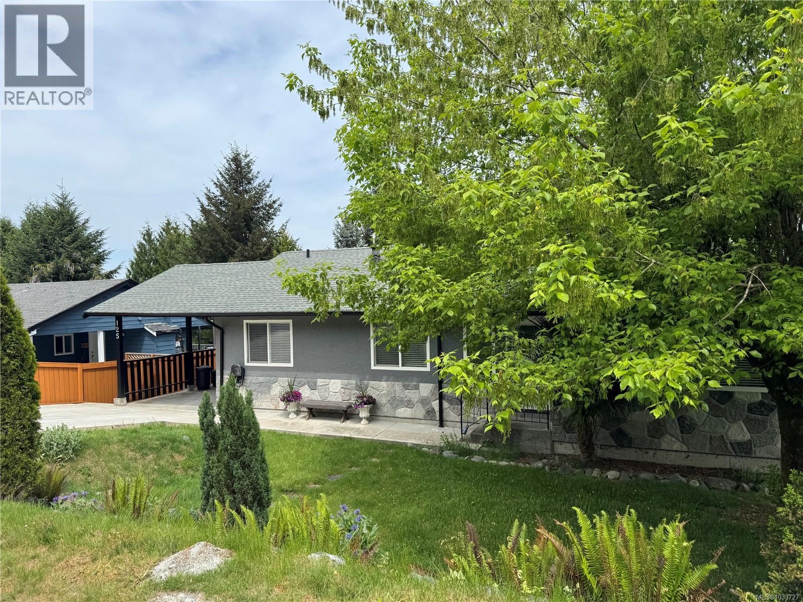 125 Arbutus Crescent - main photo
