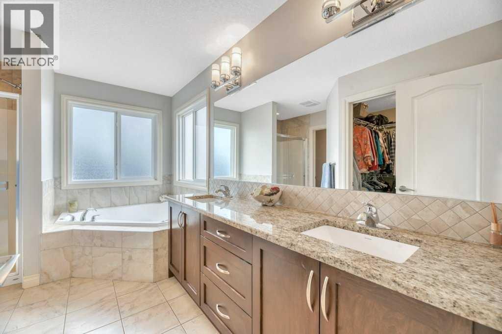 5pce - ensuite with Double Sinks