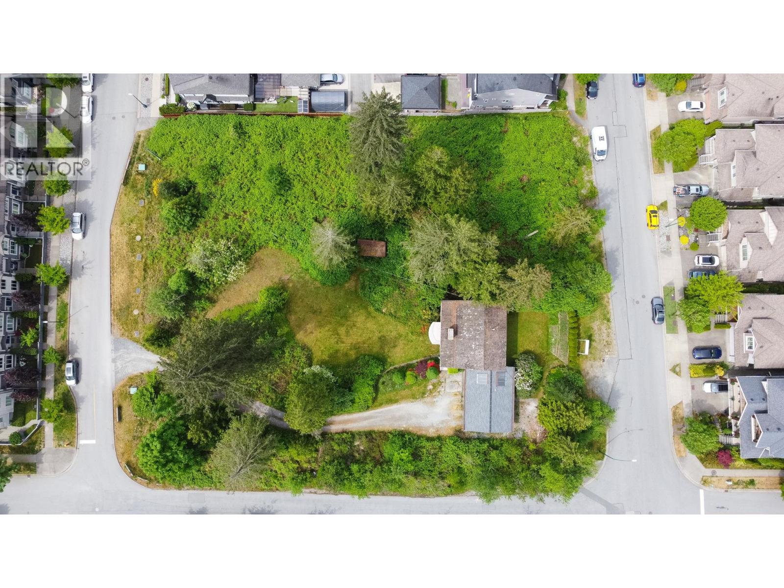 3417 ROXTON AVE Avenue - photo 2