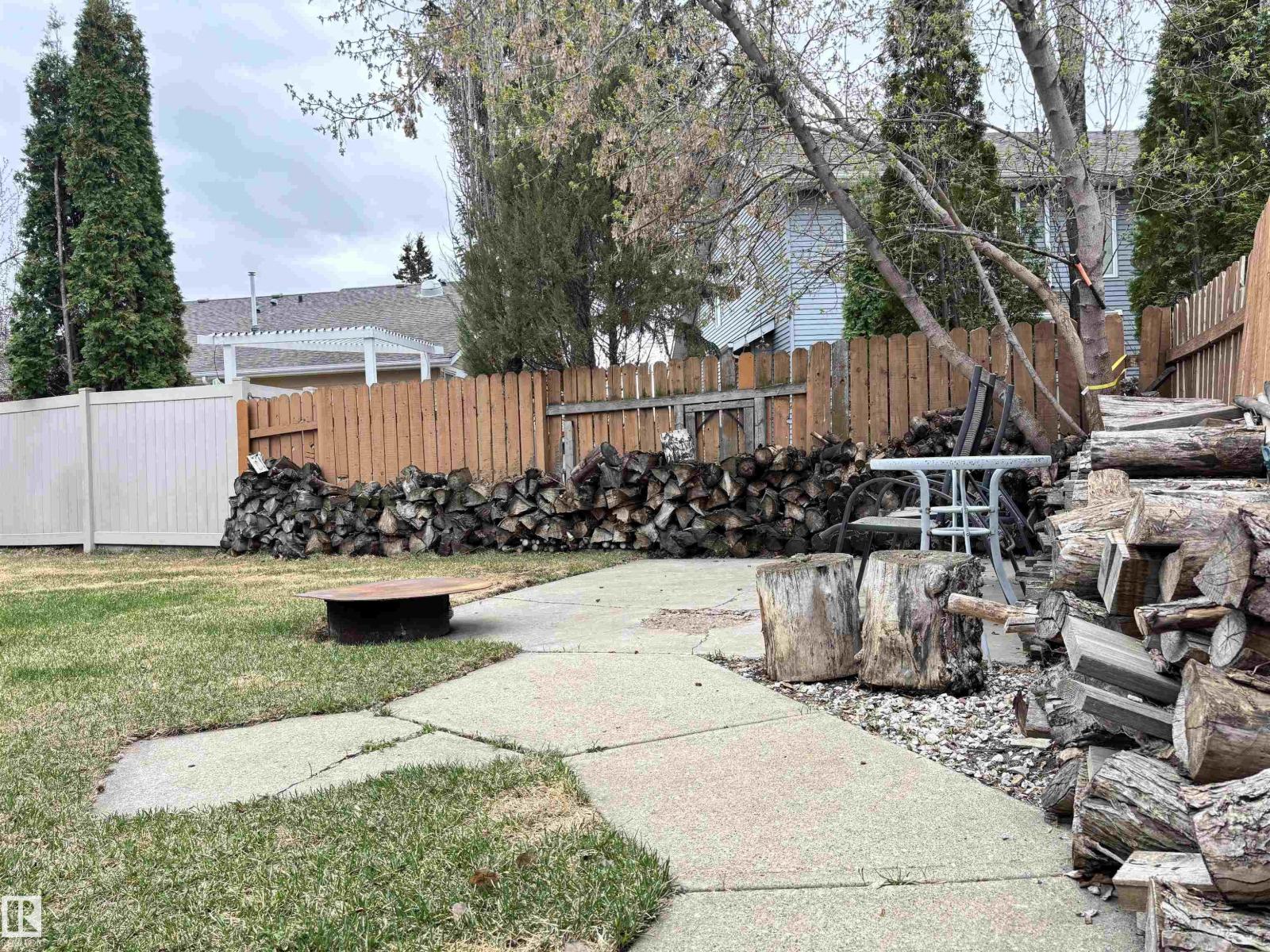 660 VILLAGE DR - 25
