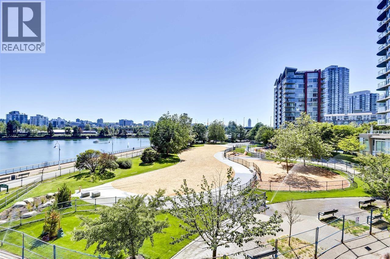 305 8 SMITHE Mews - photo 2
