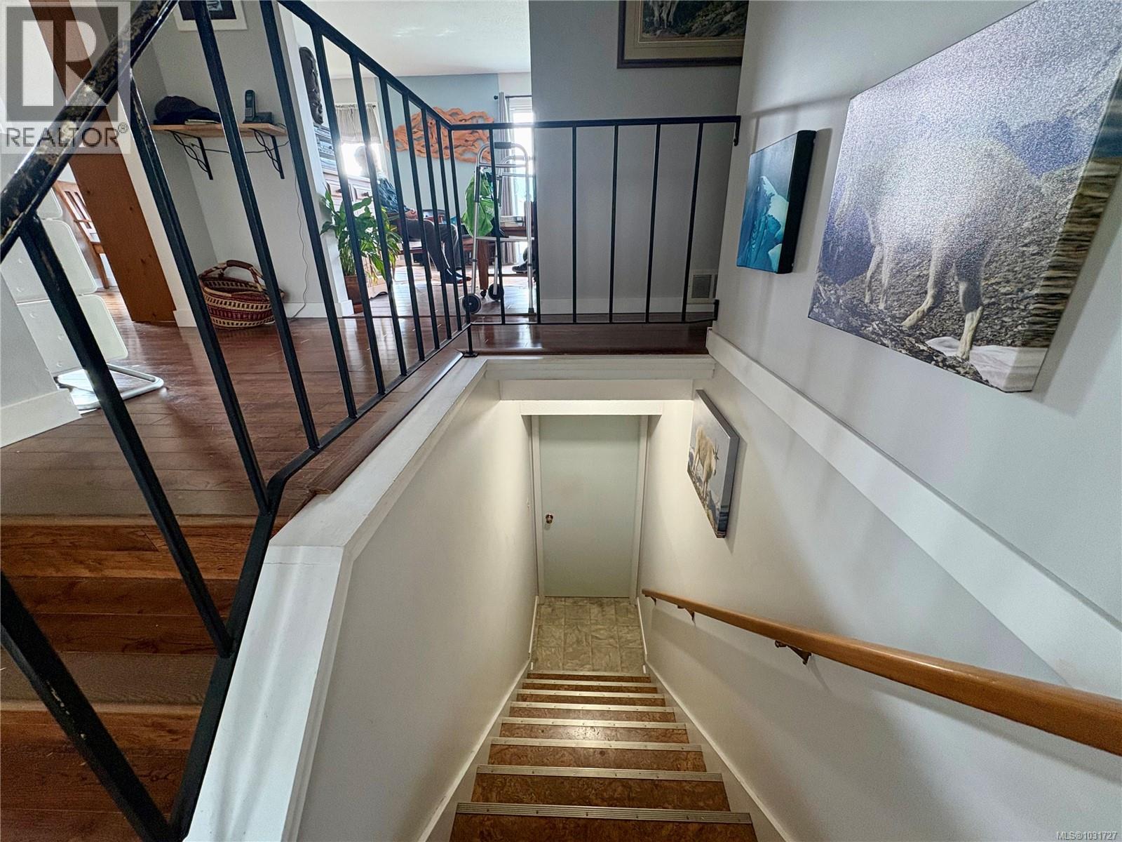 1162 Maquinna Ave - 17
