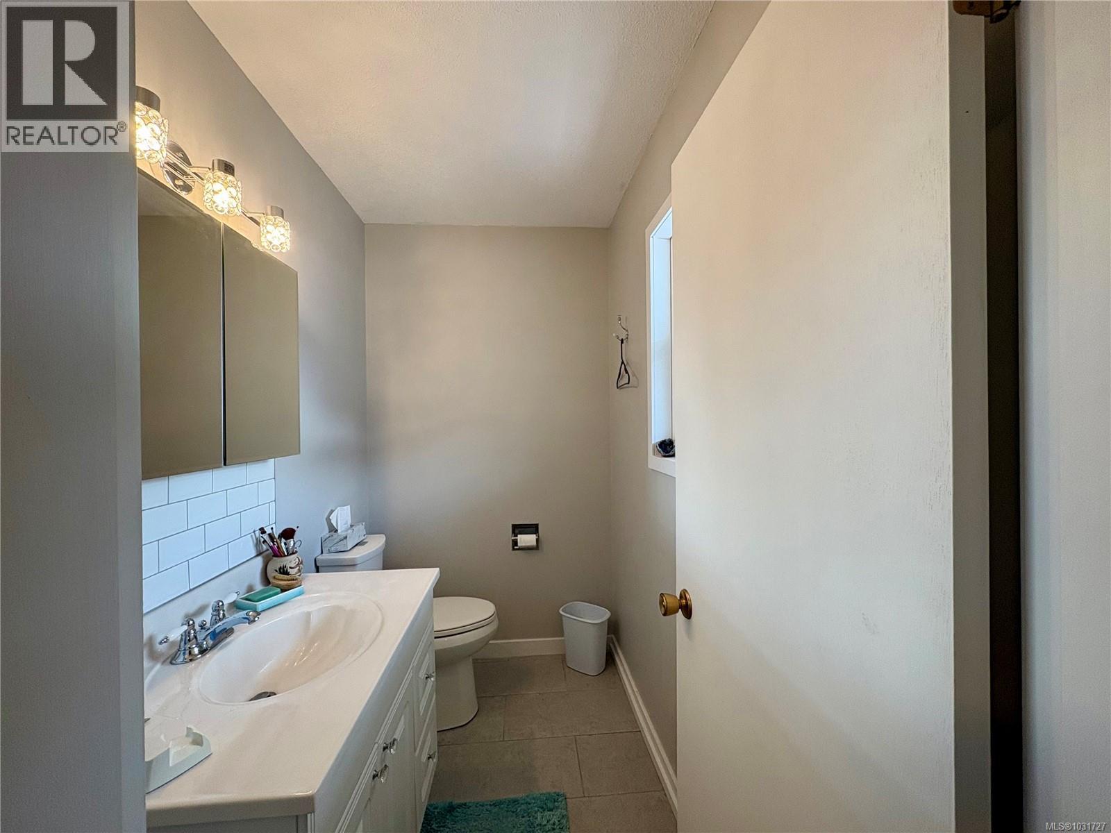 1162 Maquinna Ave - 15