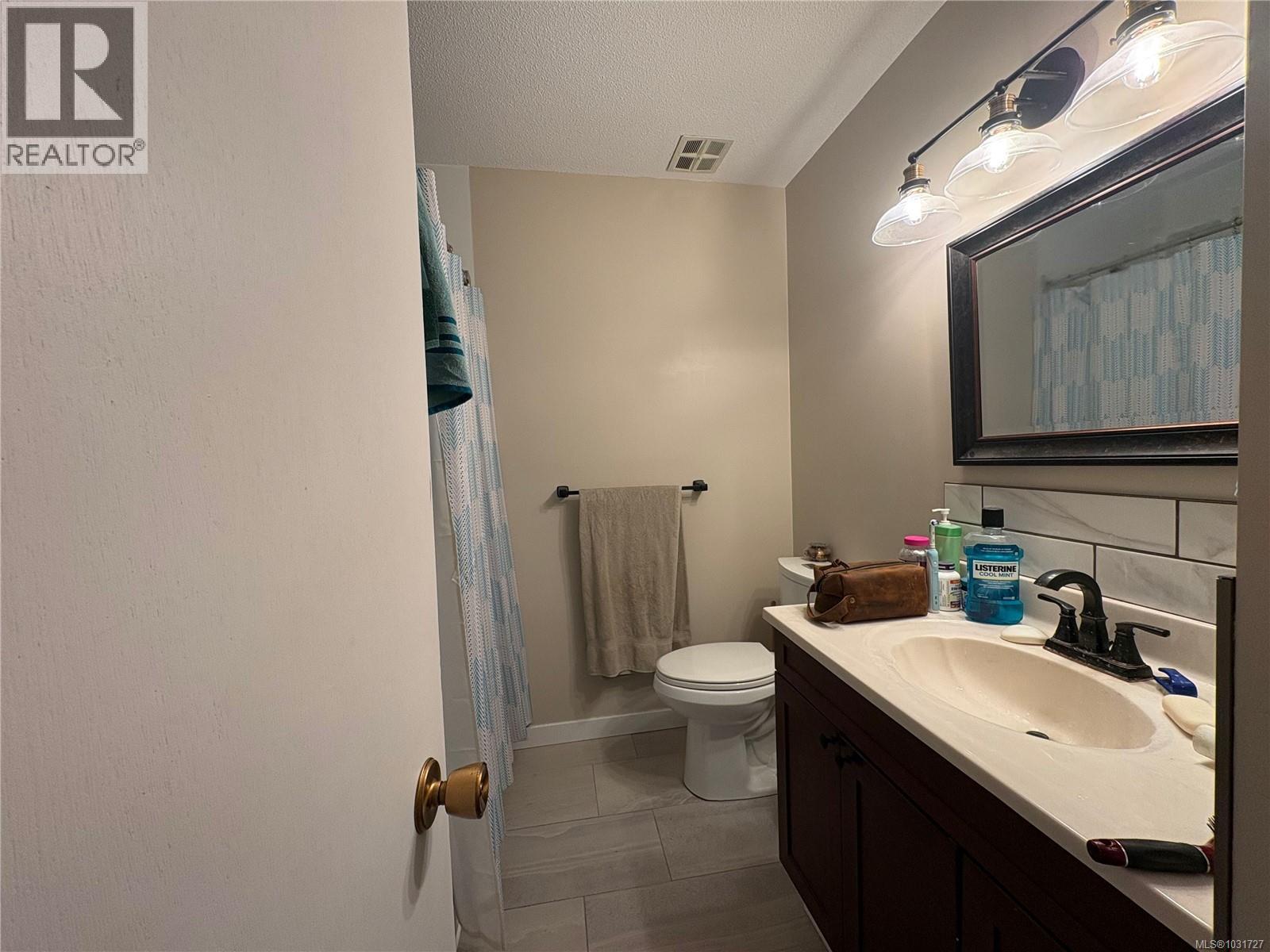 1162 Maquinna Ave - 12