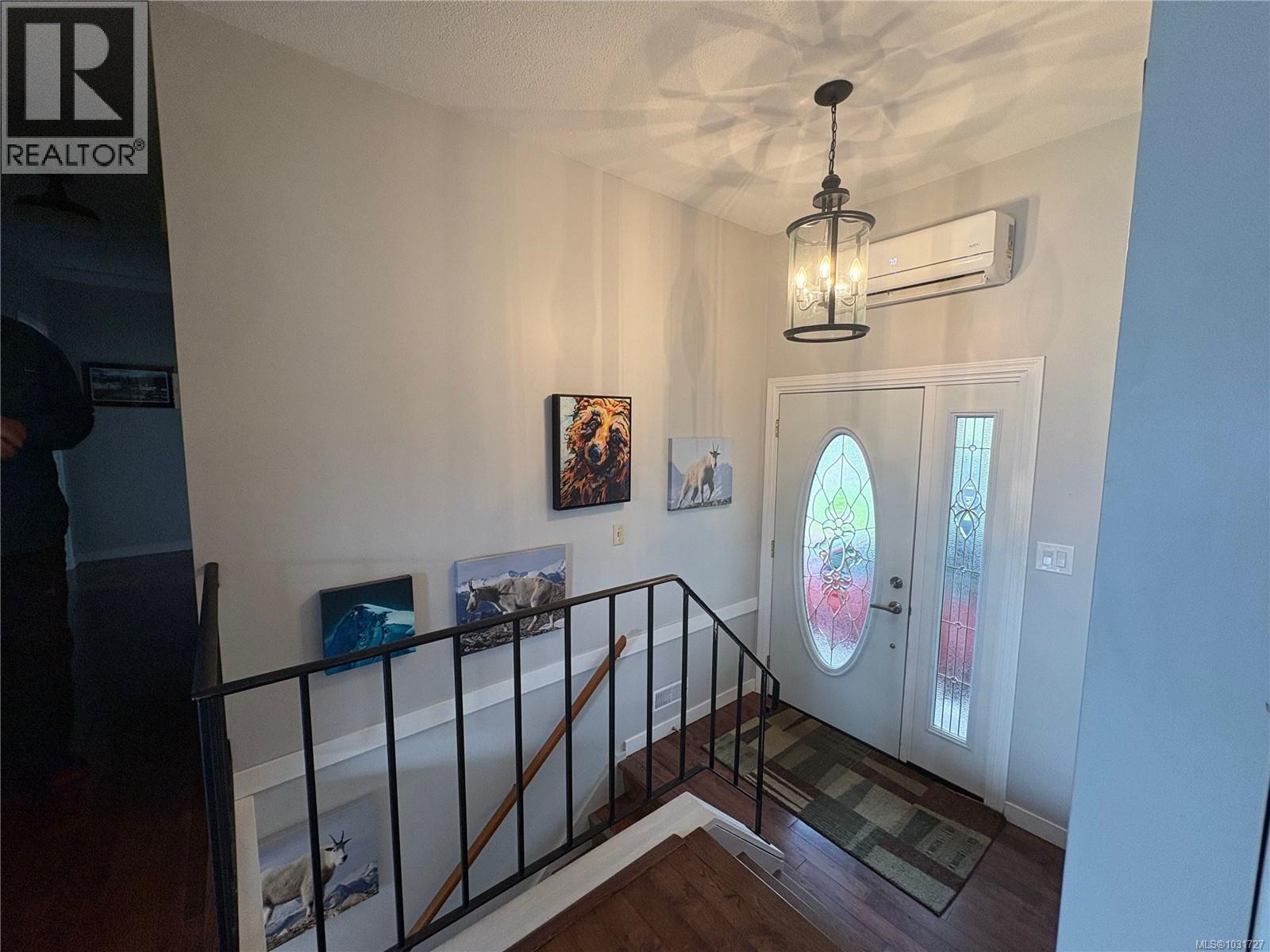 1162 Maquinna Ave - 5