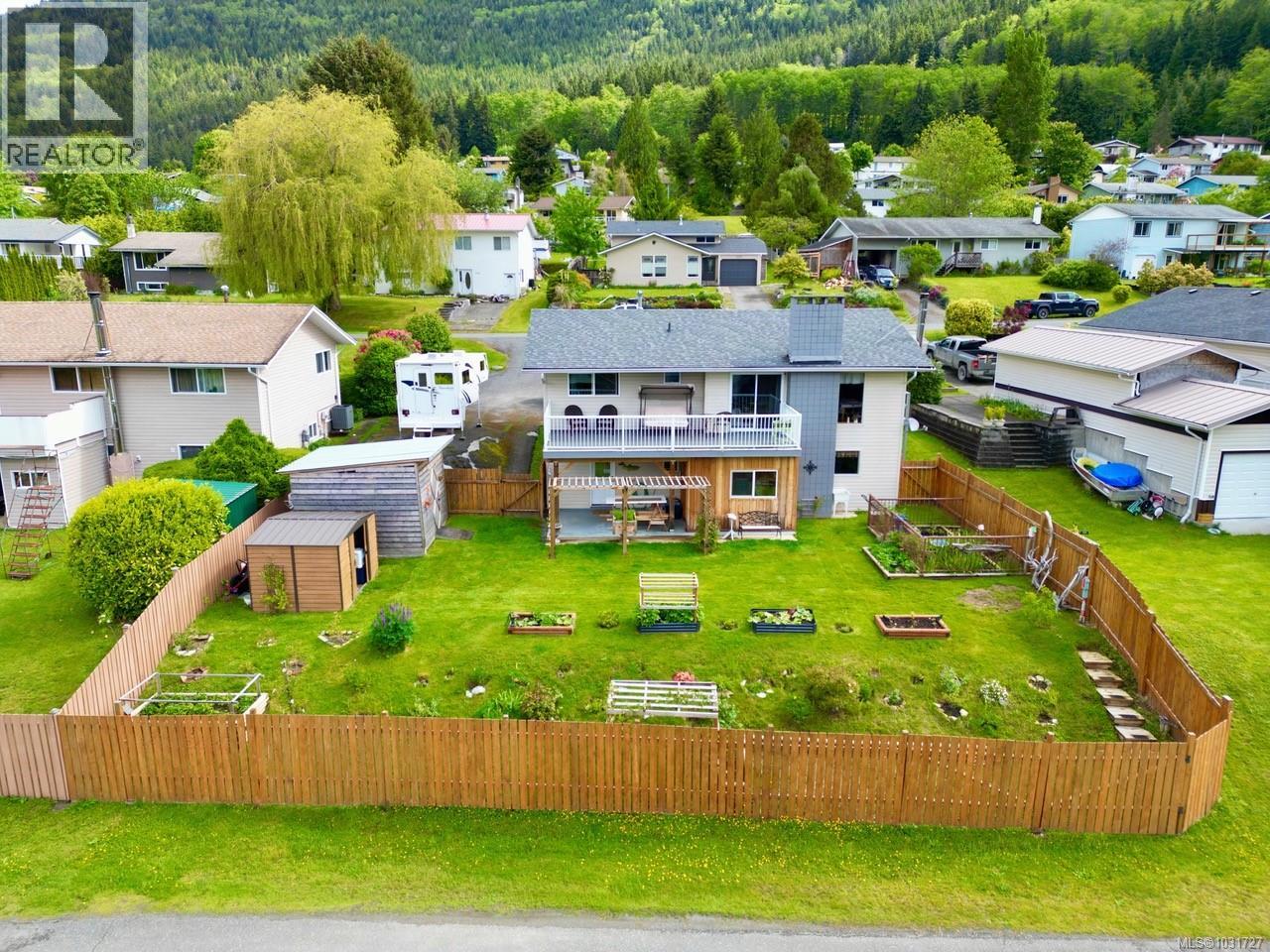 1162 Maquinna Ave - 2