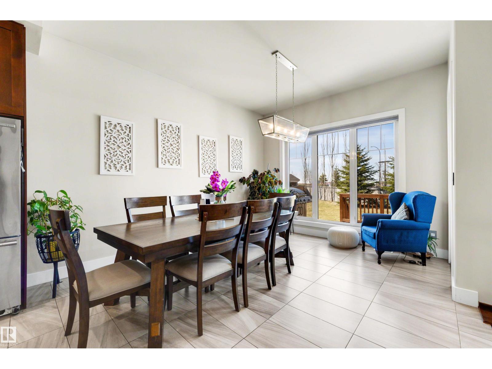 9055 24 AV SW, Edmonton
