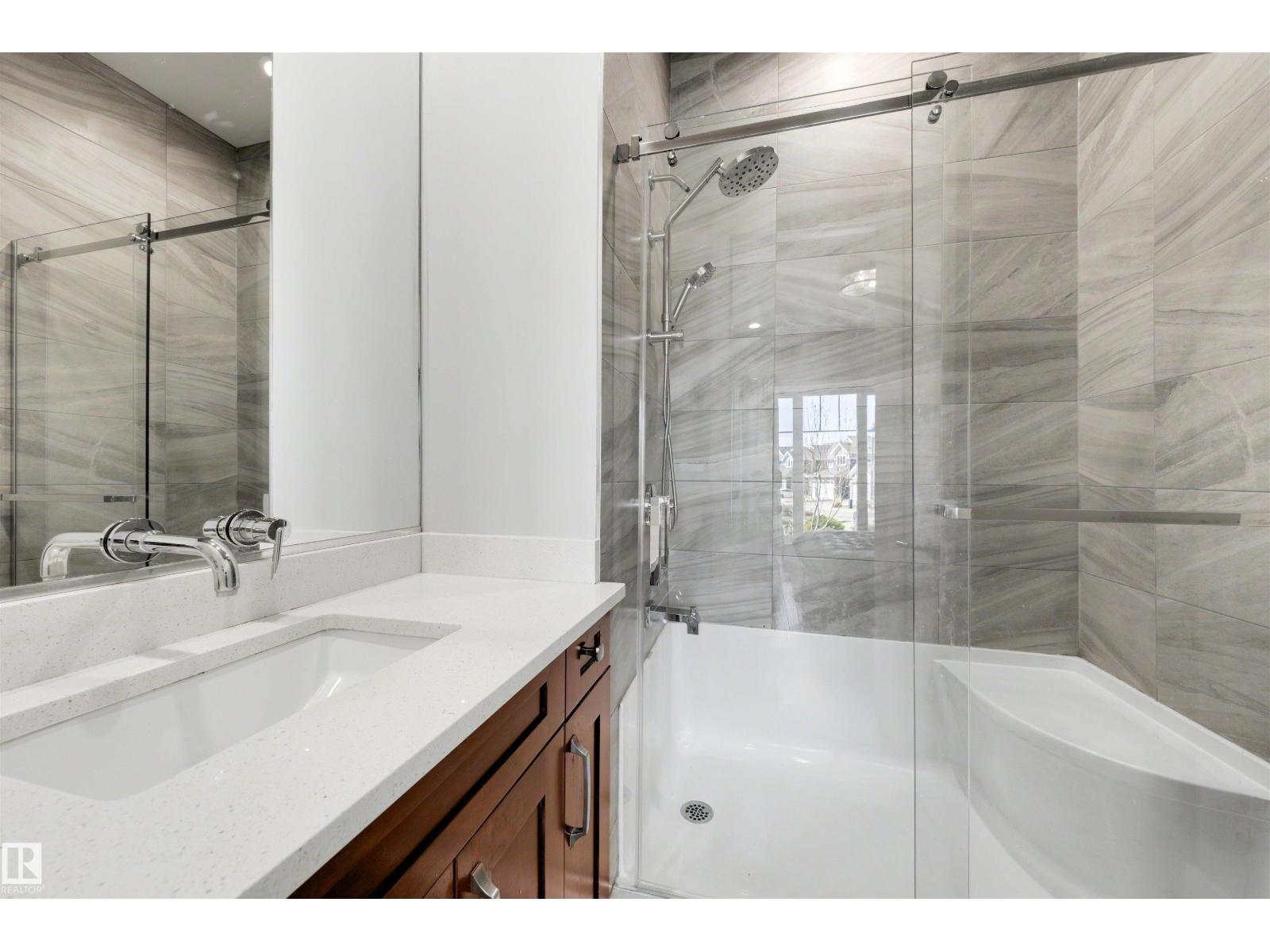 9055 24 AV SW, Edmonton
