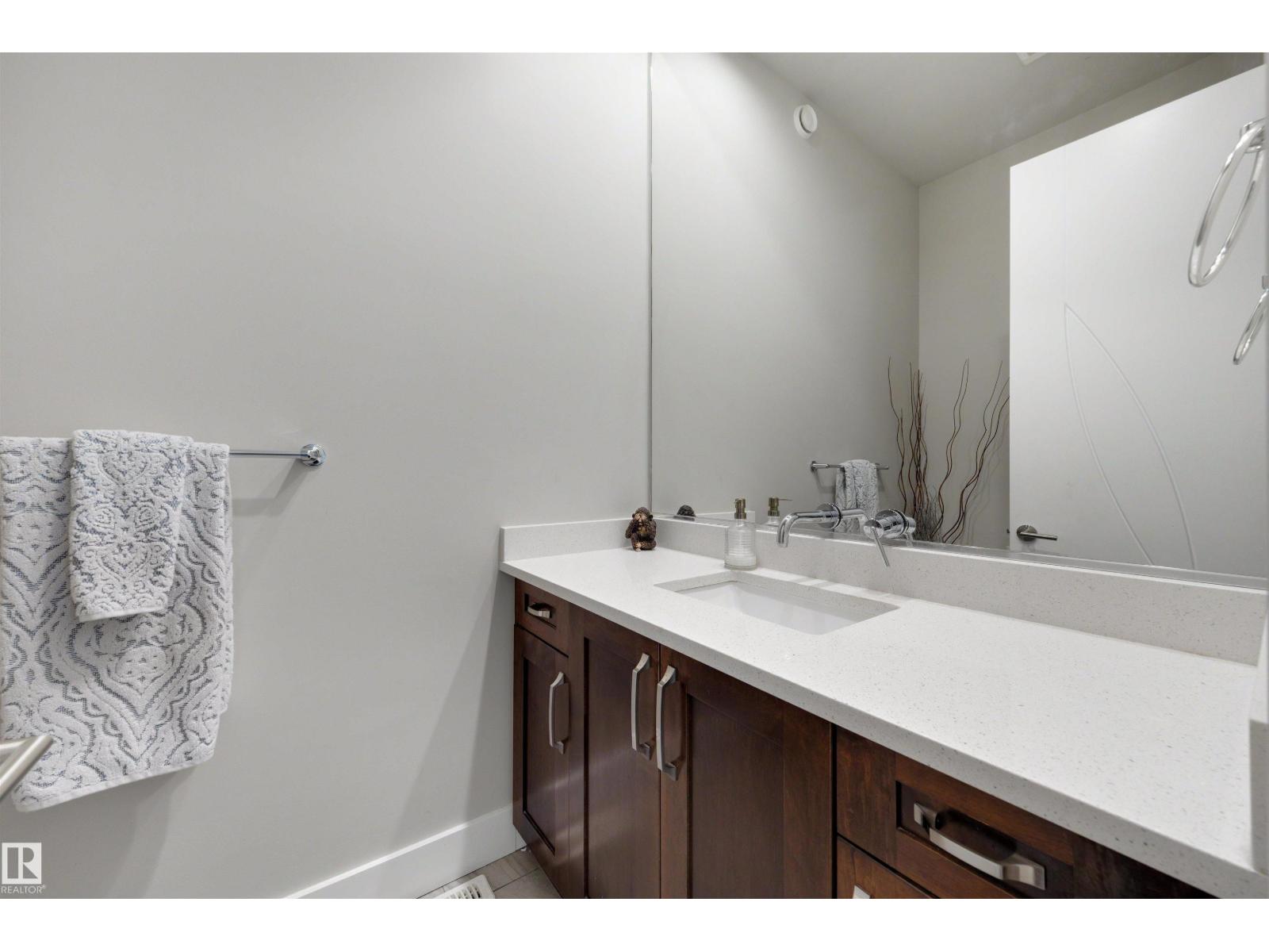9055 24 AV SW, Edmonton