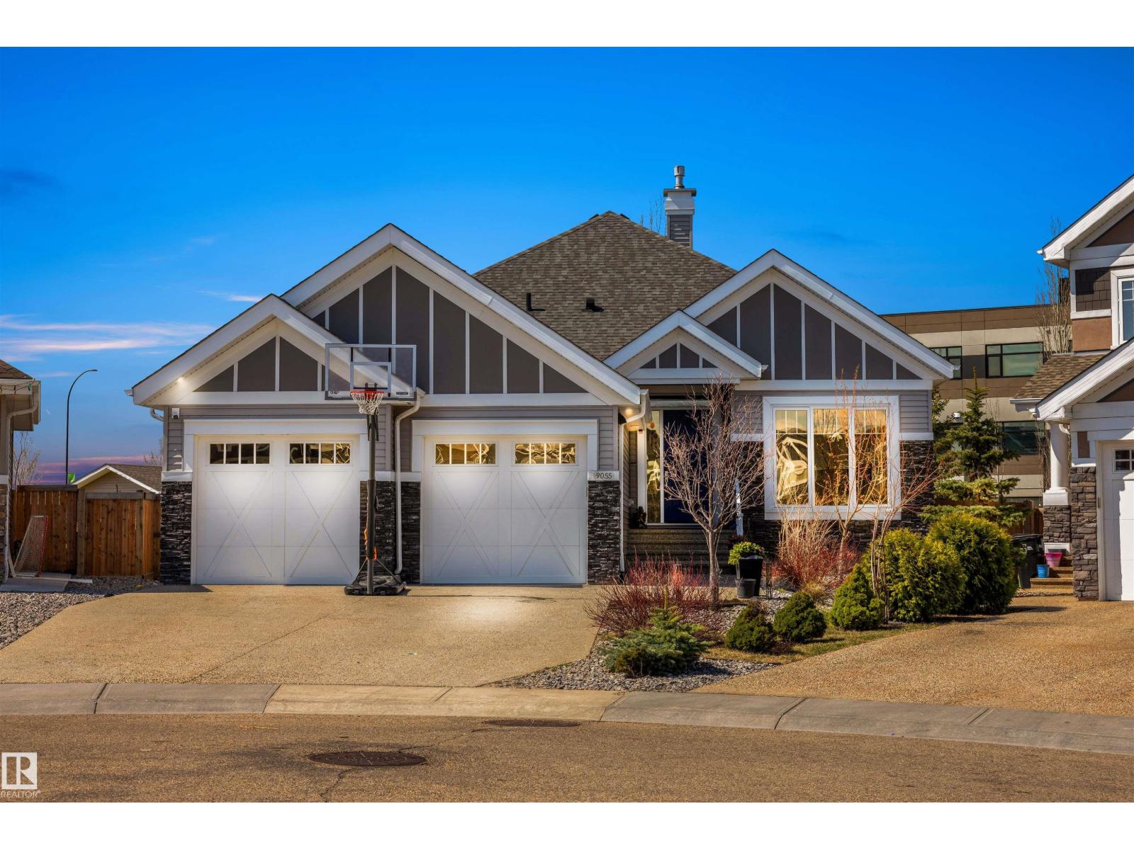 9055 24 AV SW, Edmonton