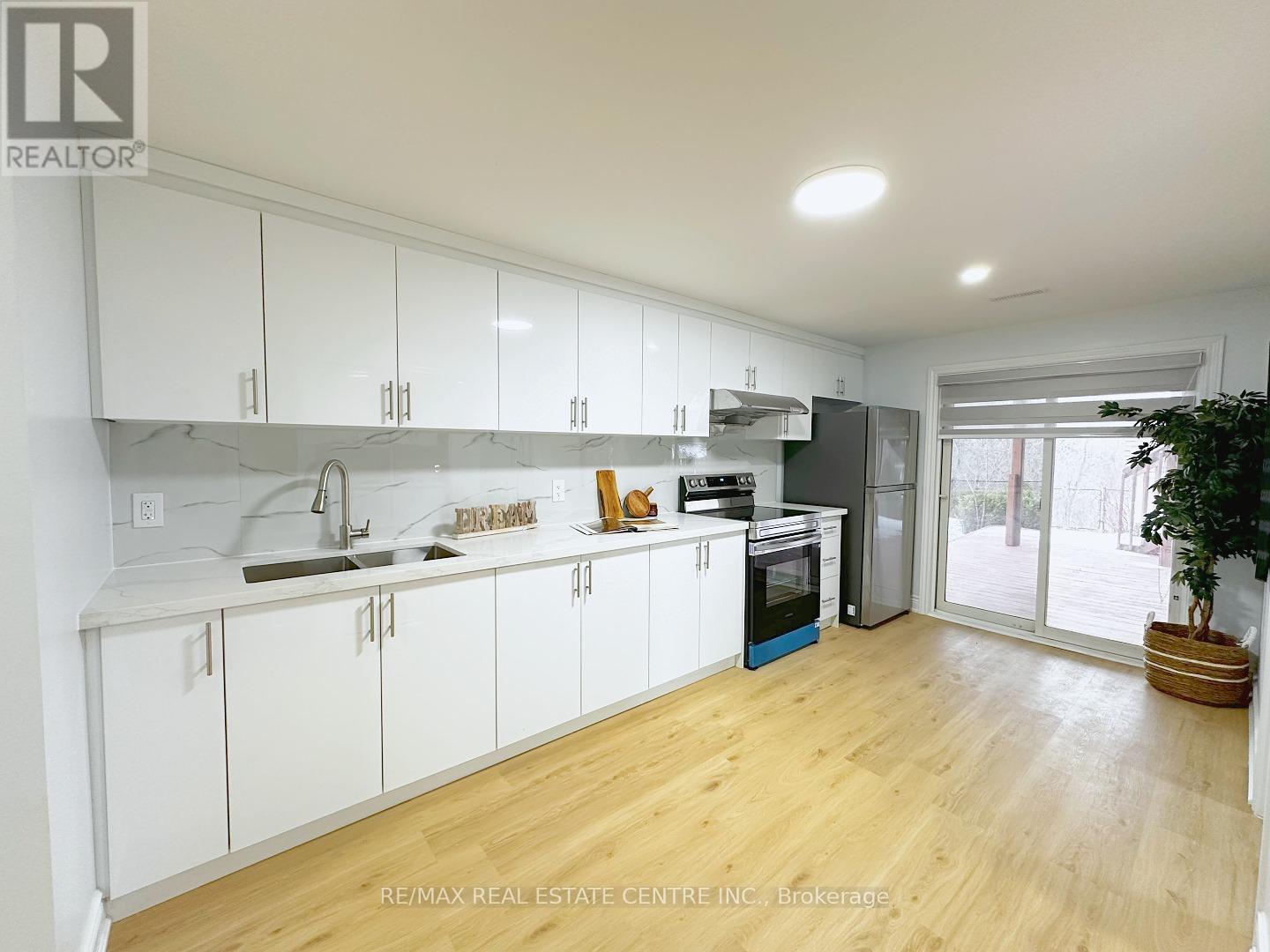 498 BANKSIDE DRIVE - 9