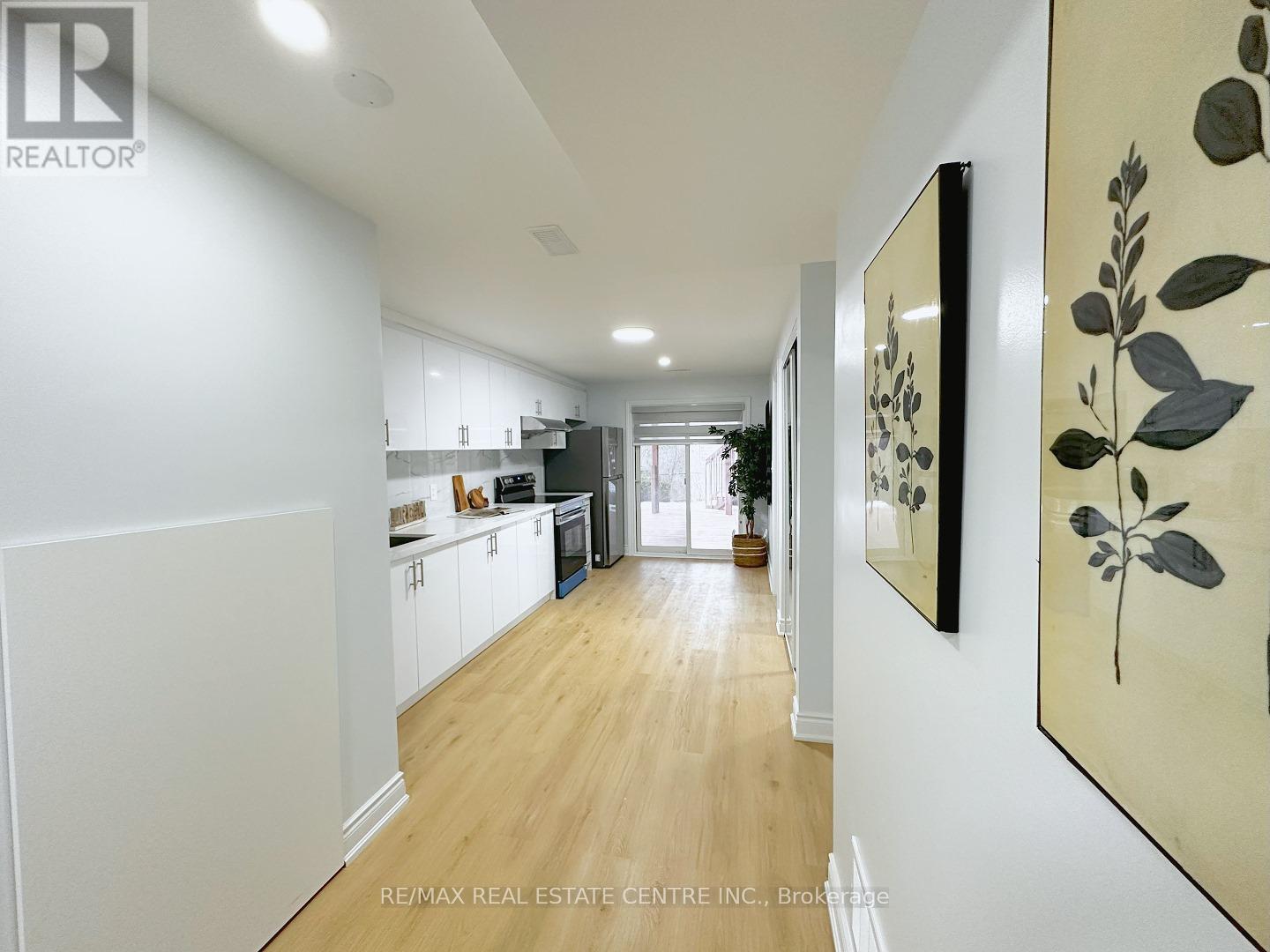 498 BANKSIDE DRIVE - 8
