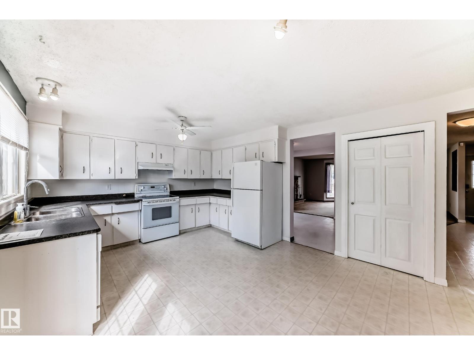 3801 33 AV — photo 11