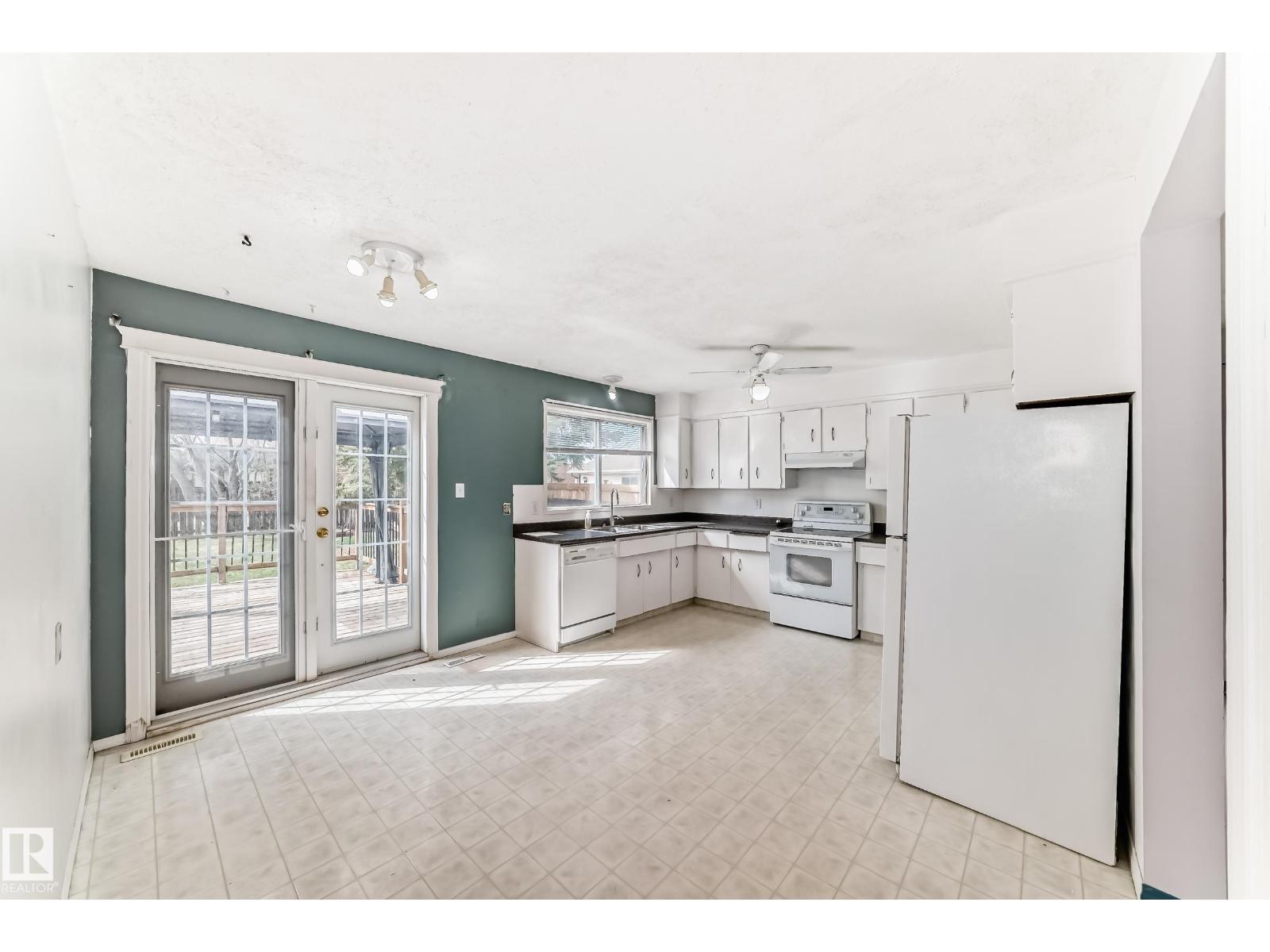 3801 33 AV — photo 13